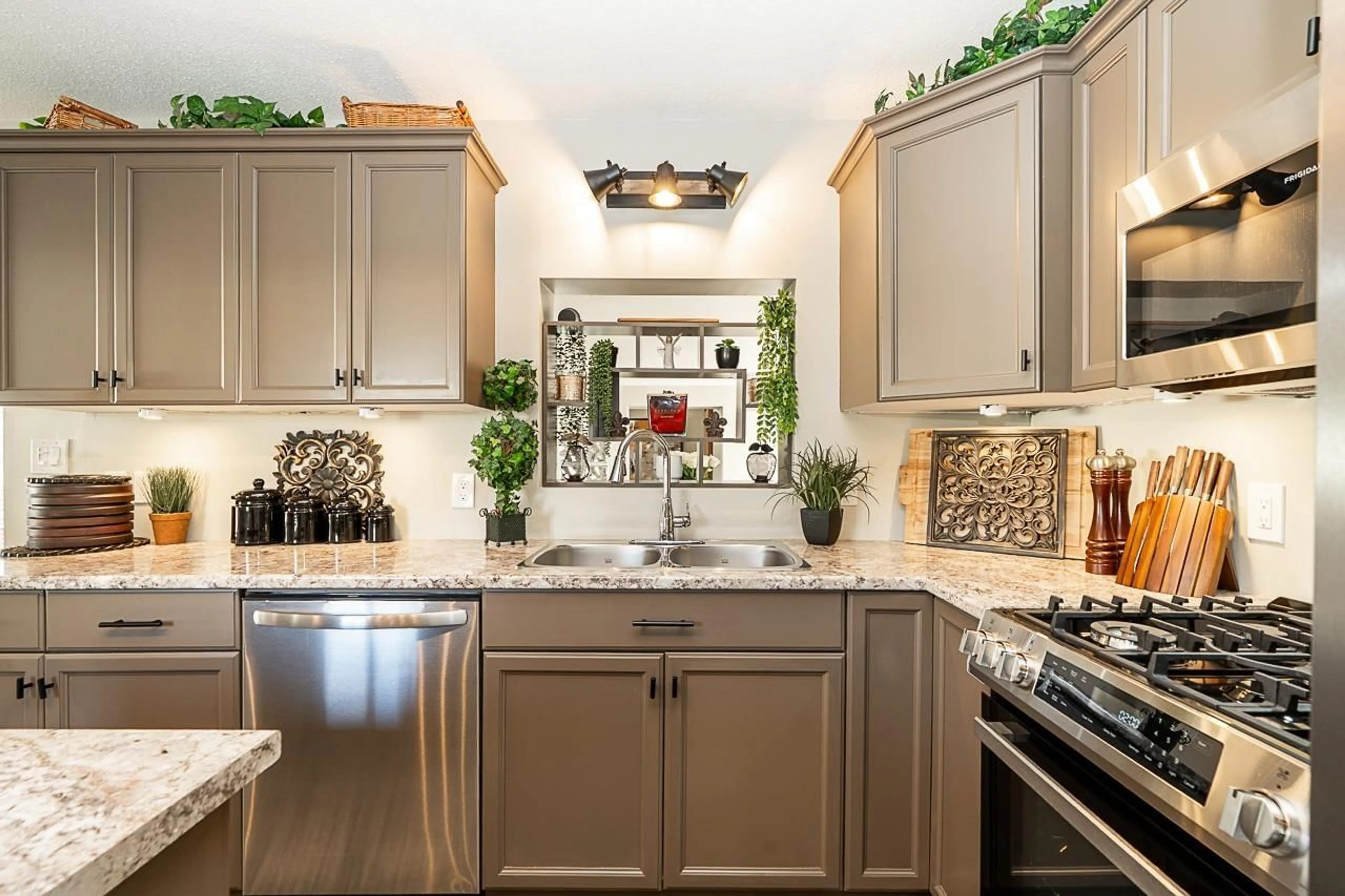 Open concept kitchen, ceramic/tile floor for 80 - 5742 UNSWORTH ROAD, Chilliwack British Columbia V2R3A2