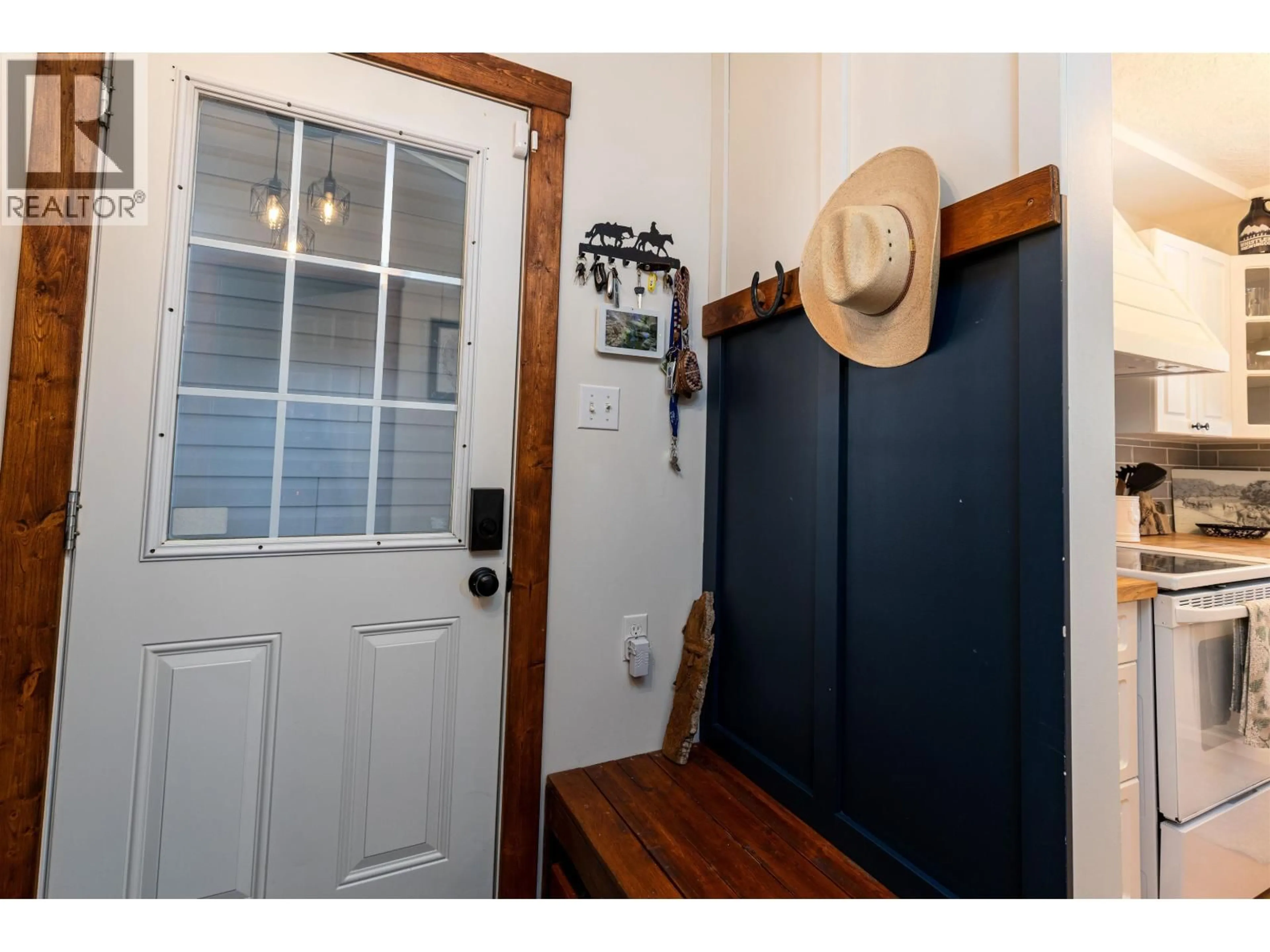 Indoor entryway for 5515 KLEANZA DRIVE, Terrace British Columbia V8G0A7