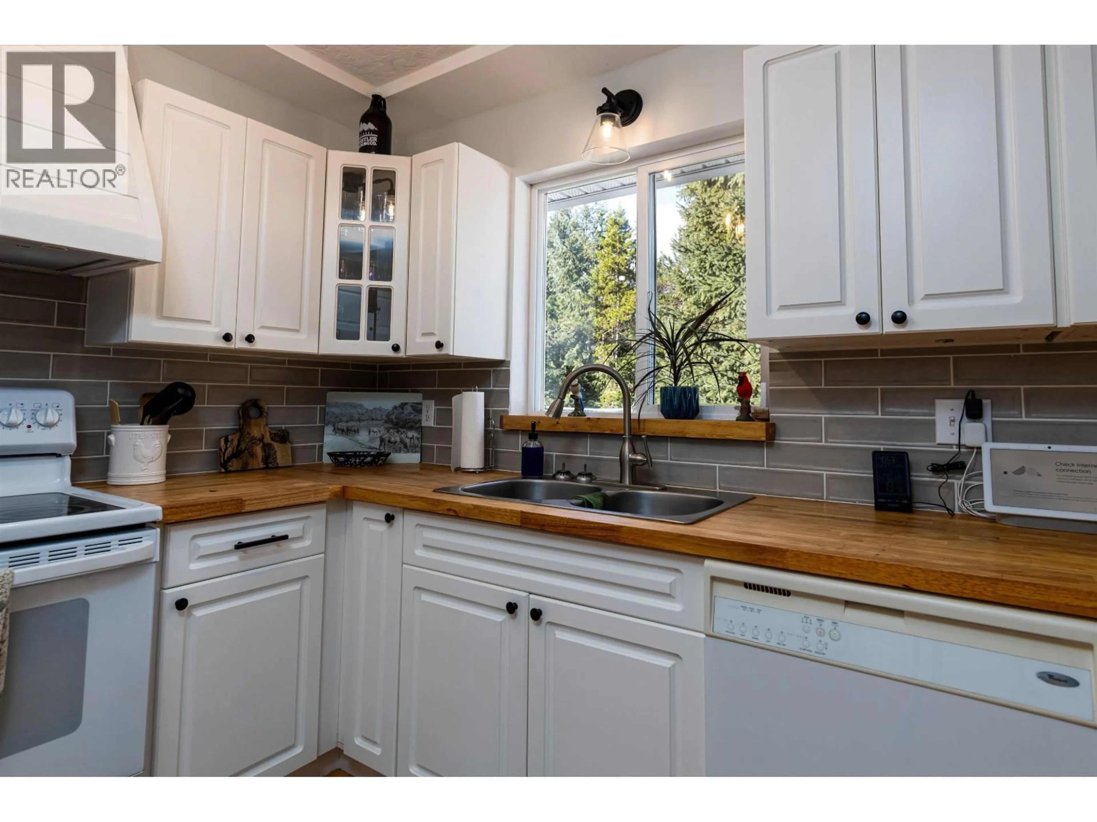 Standard kitchen, wood/laminate floor for 5515 KLEANZA DRIVE, Terrace British Columbia V8G0A7