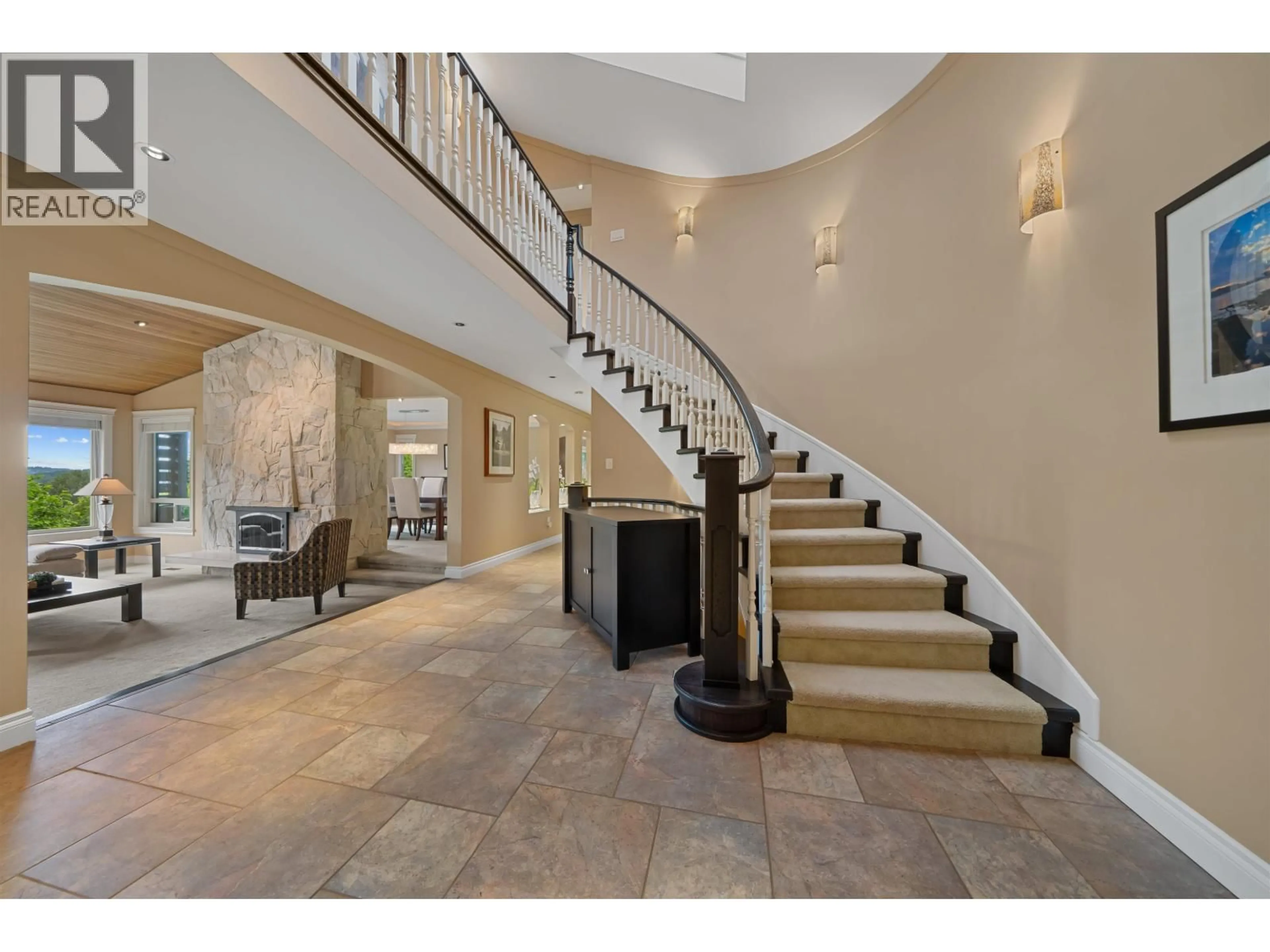 Indoor foyer for 11 ELSDON BAY, Port Moody British Columbia V3H3Z2