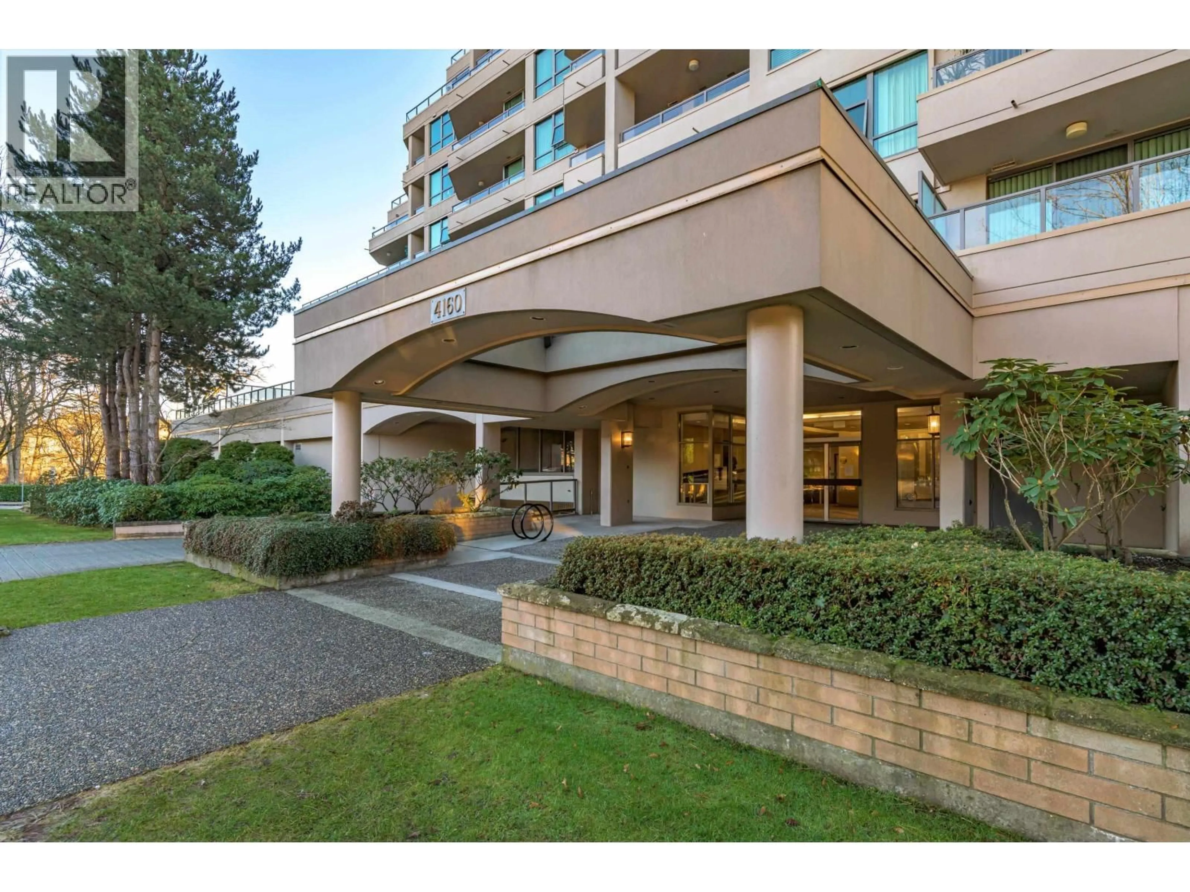 Indoor foyer for 404 - 4160 ALBERT STREET, Burnaby British Columbia V5C6K2