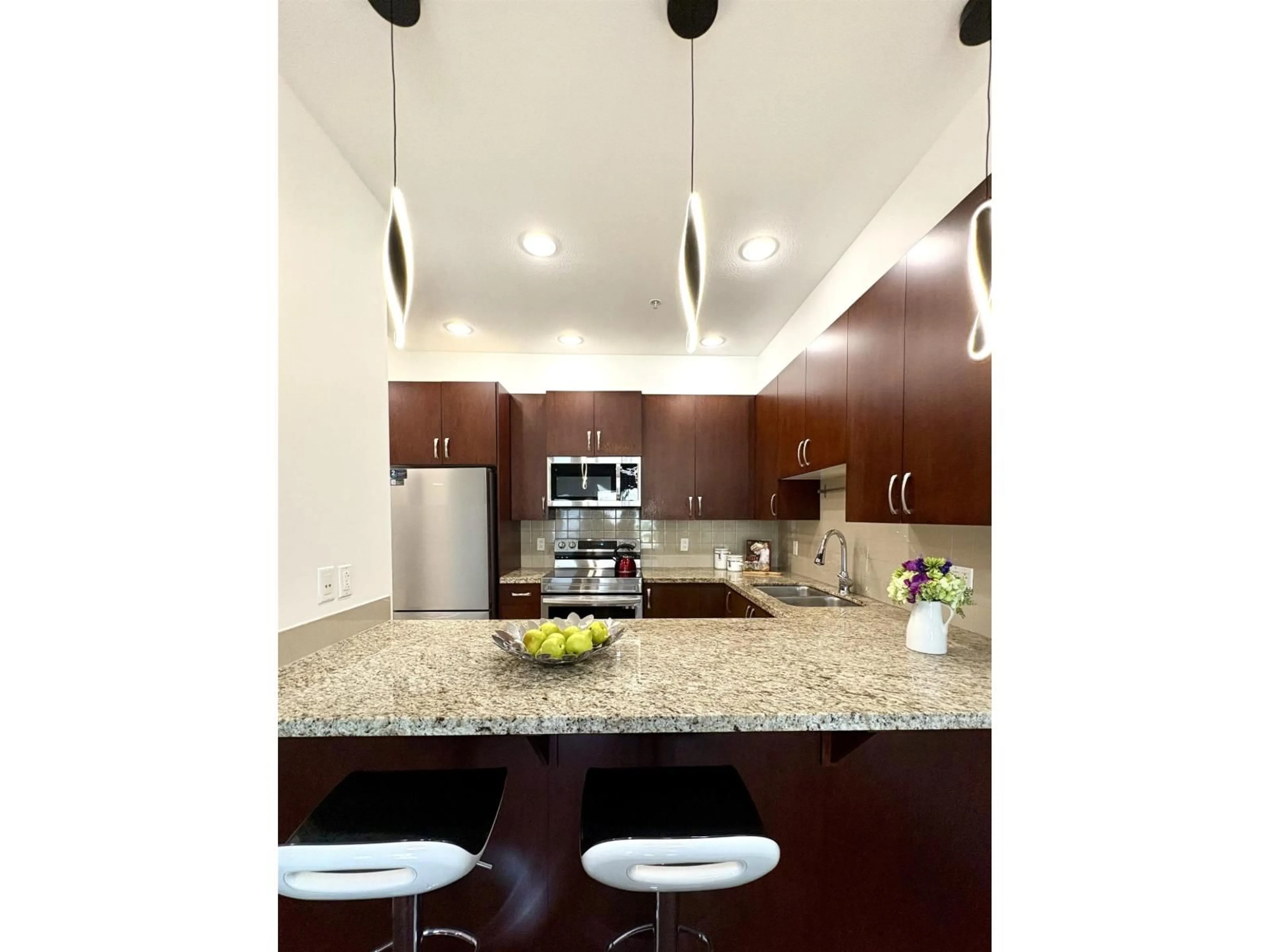 Contemporary kitchen, unknown for 112 - 10237 133 STREET, Surrey British Columbia V3T0C6