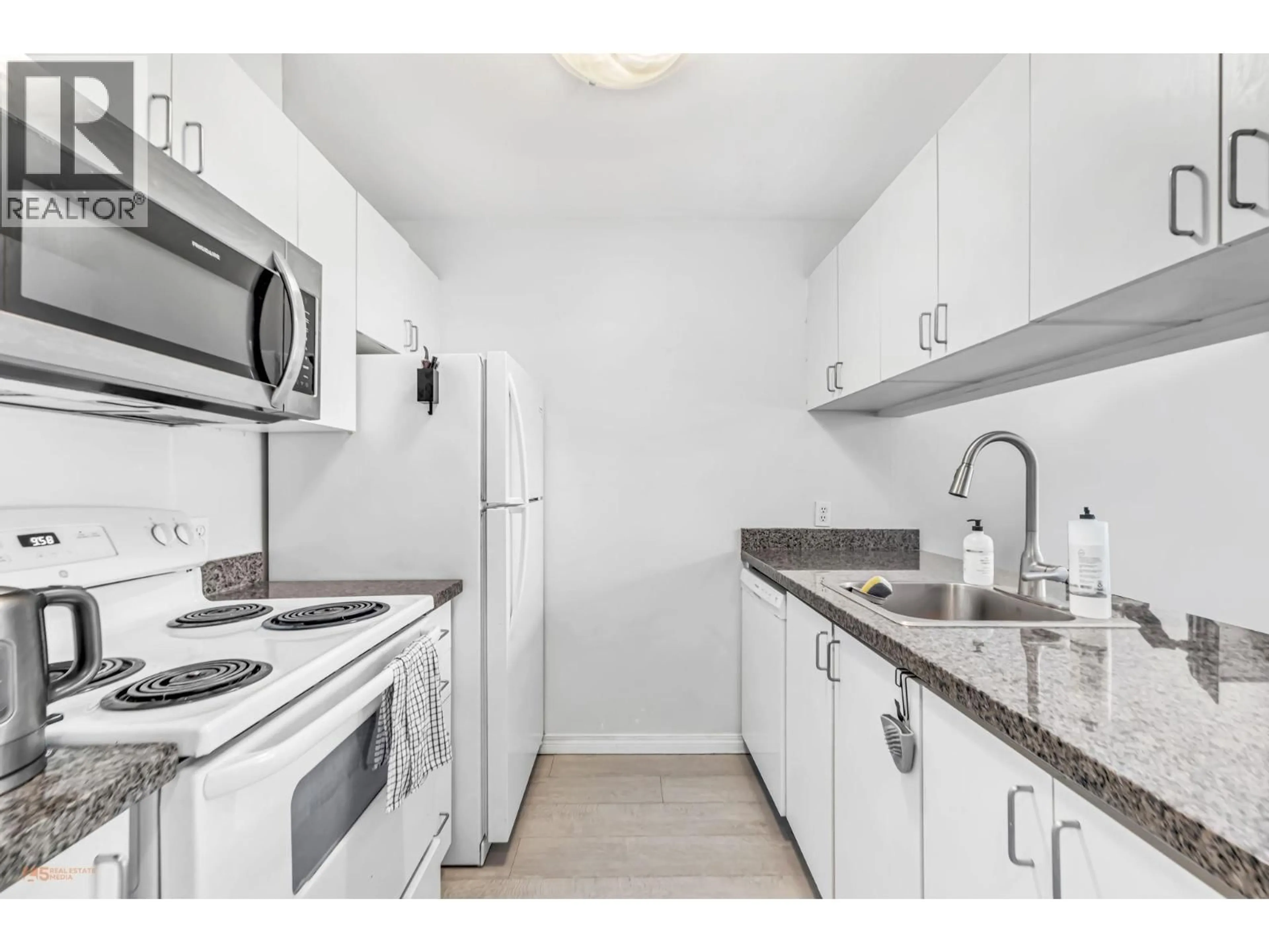 Standard kitchen, unknown for 2010 - 438 SEYMOUR STREET, Vancouver British Columbia V6B6H4