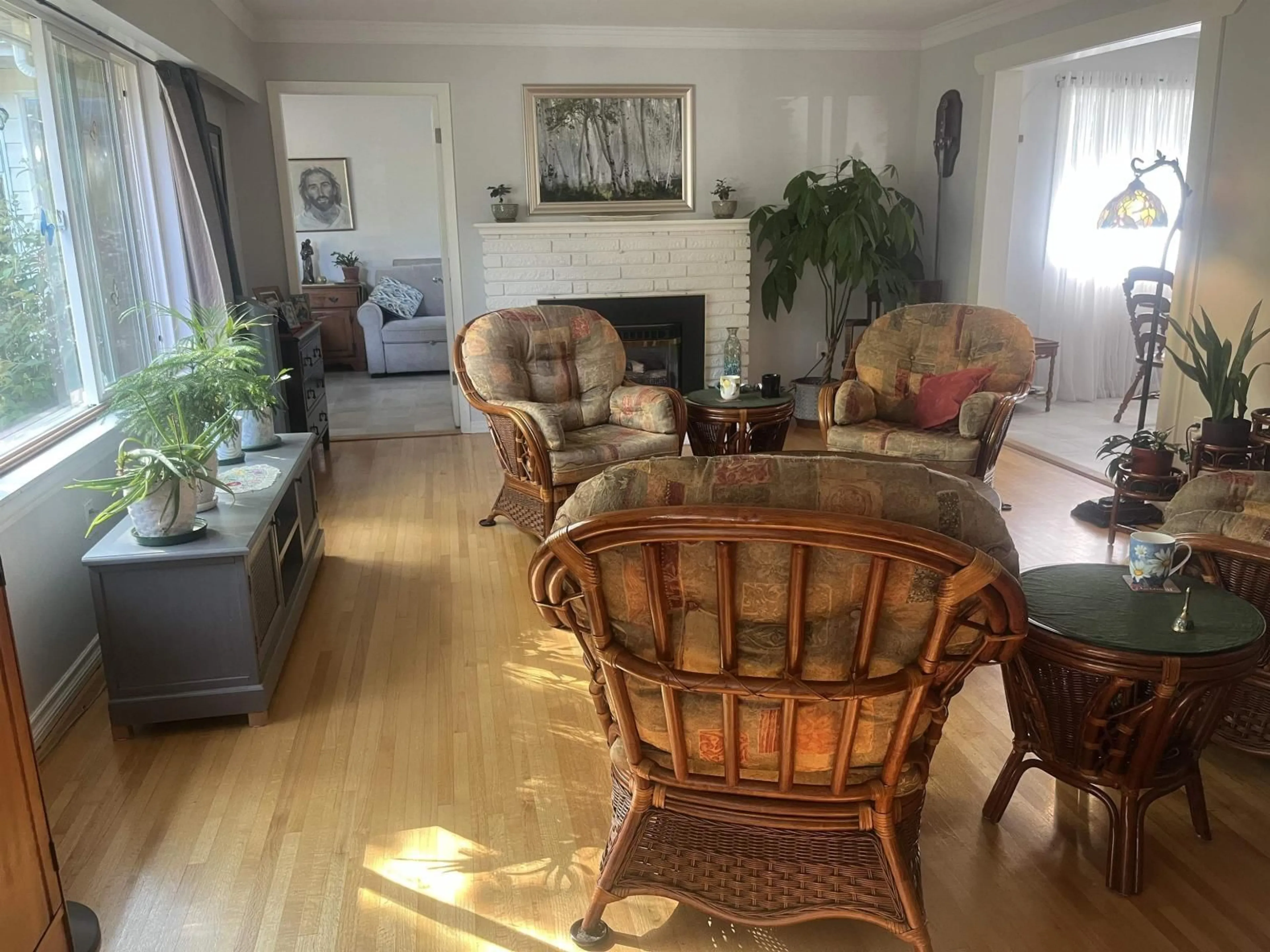 Living room with furniture, wood/laminate floor for 533 RUPERT STREET, Hope British Columbia V0X1L0