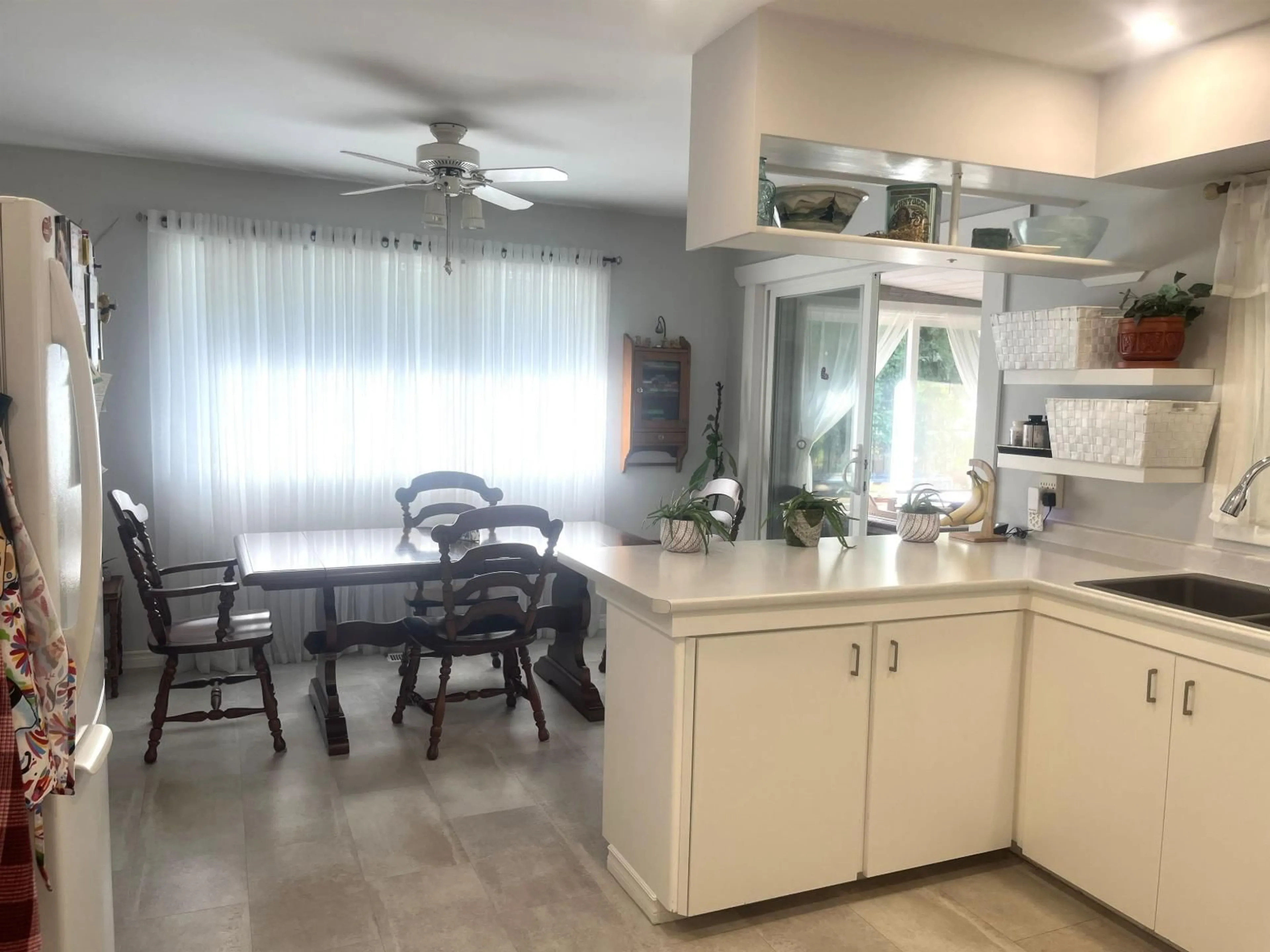 Open concept kitchen, ceramic/tile floor for 533 RUPERT STREET, Hope British Columbia V0X1L0