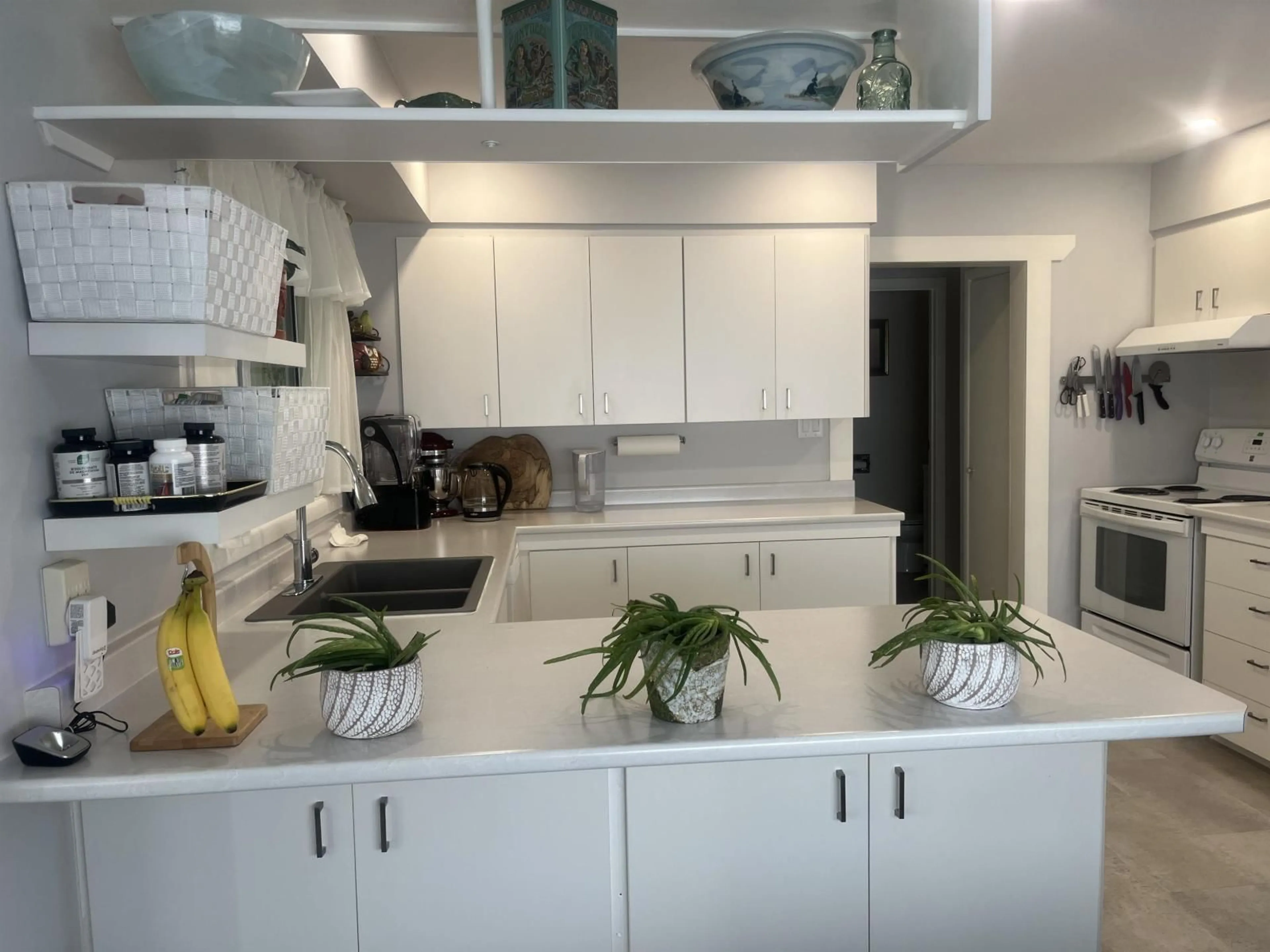 Open concept kitchen, ceramic/tile floor for 533 RUPERT STREET, Hope British Columbia V0X1L0
