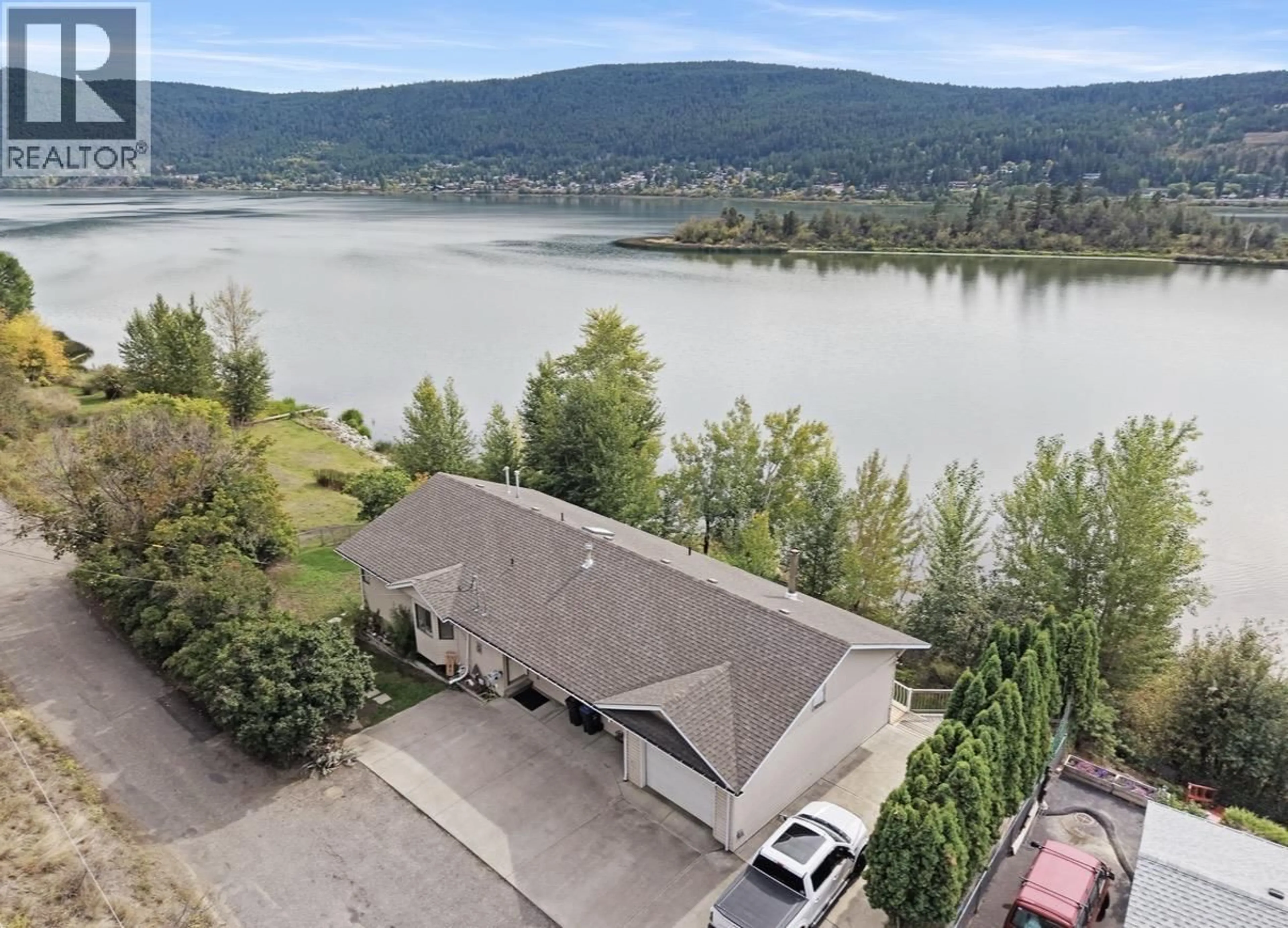 A pic from outside/outdoor area/front of a property/back of a property/a pic from drone, water/lake/river/ocean view for 1555 DUNCAN ROAD, Williams Lake British Columbia V2G5K5