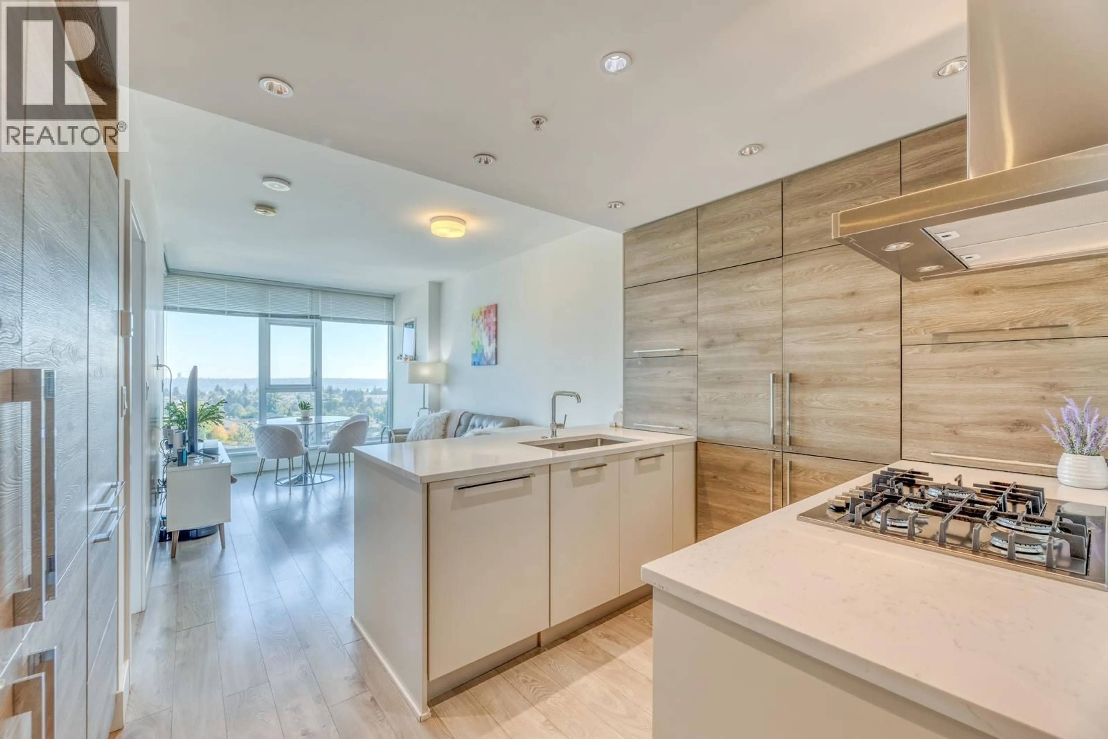 Open concept kitchen, ceramic/tile floor for 809 - 7303 NOBLE LANE, Burnaby British Columbia V3N0H2