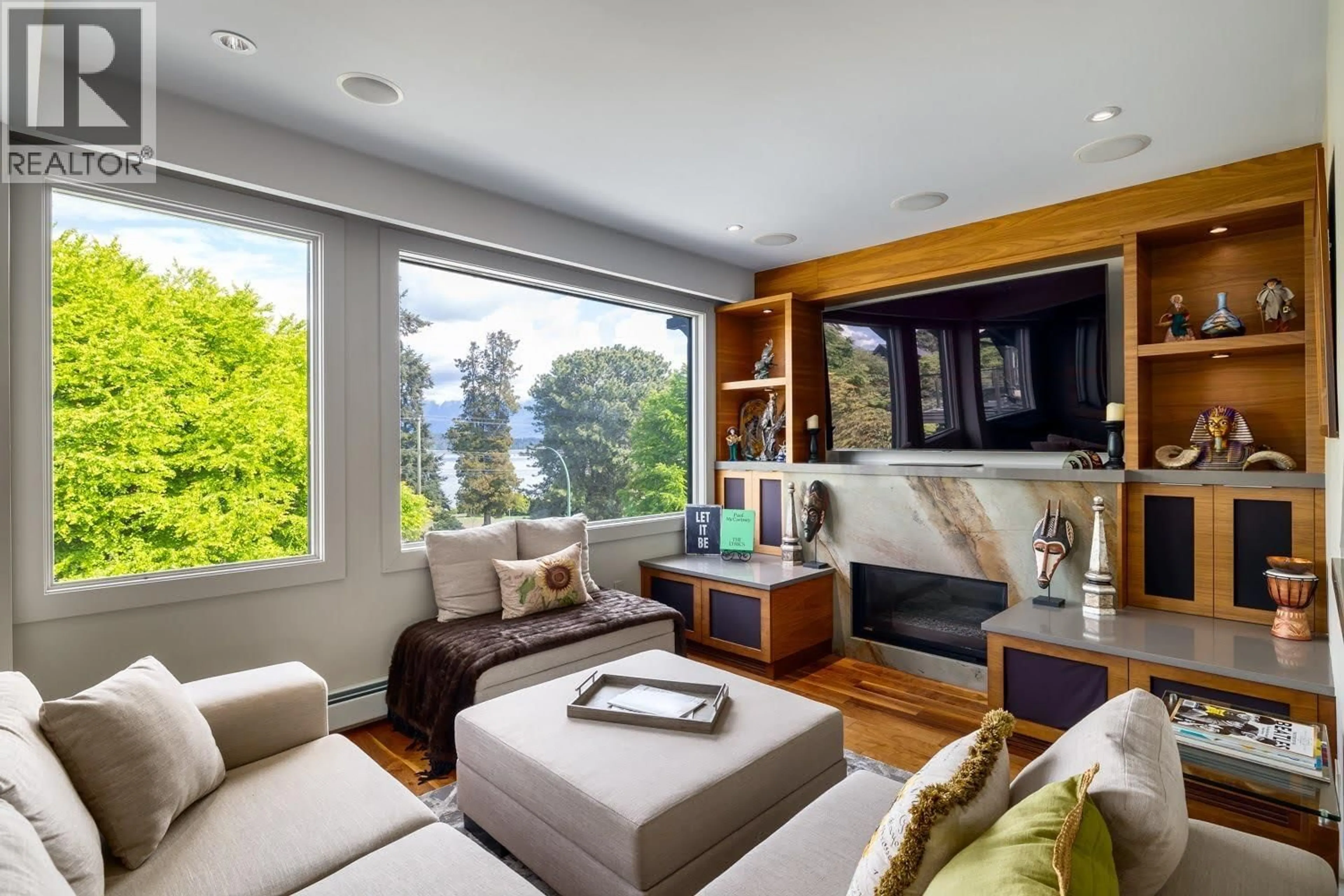 Living room with furniture, wood/laminate floor for 3240 1ST AVENUE, Vancouver British Columbia V6K1H5
