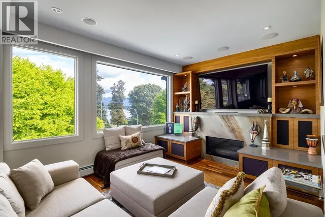 3240 1ST AVENUE, Vancouver 3