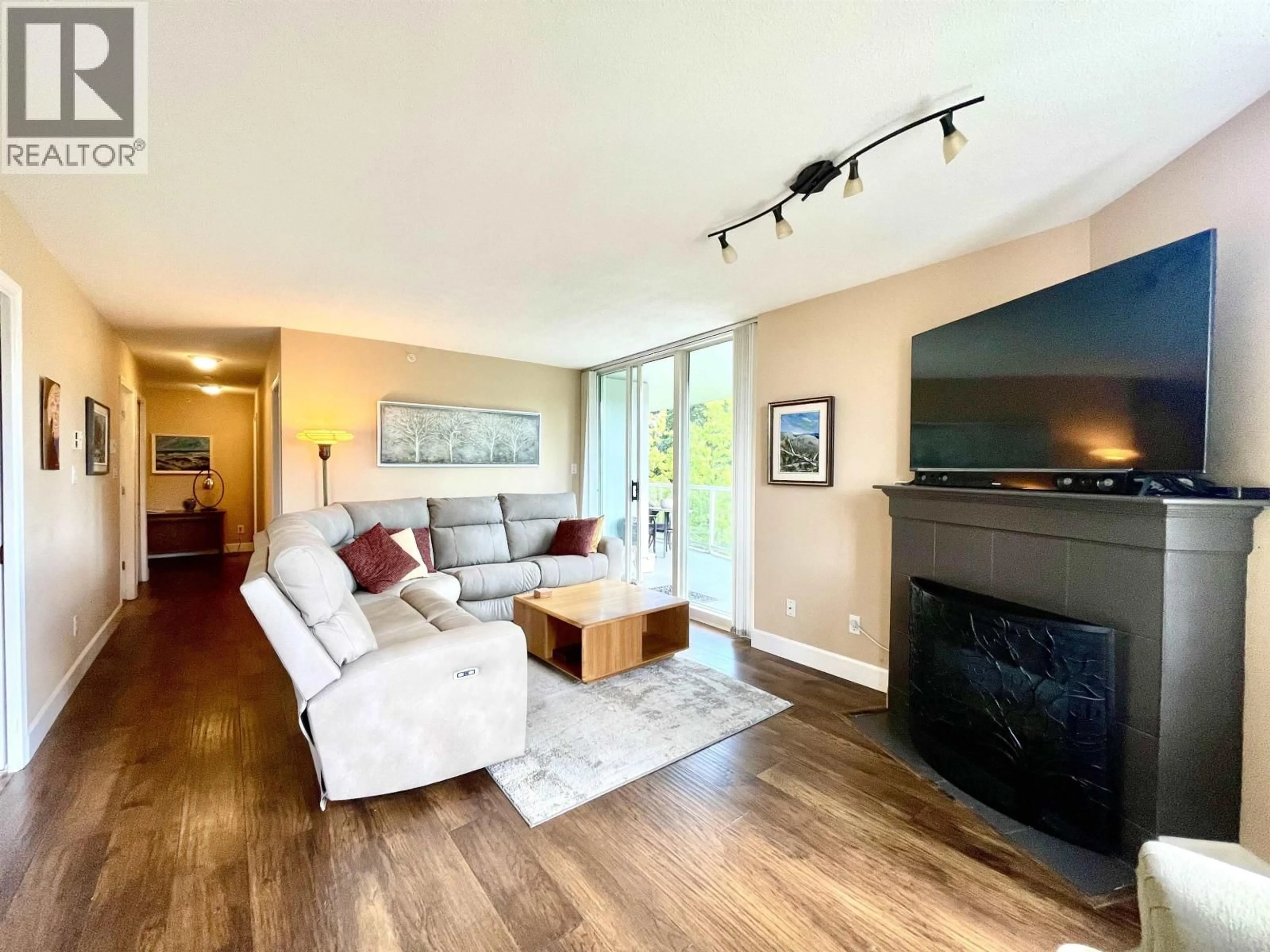 Living room with furniture, wood/laminate floor for 505 - 200 NEWPORT DRIVE, Port Moody British Columbia V3H5B7