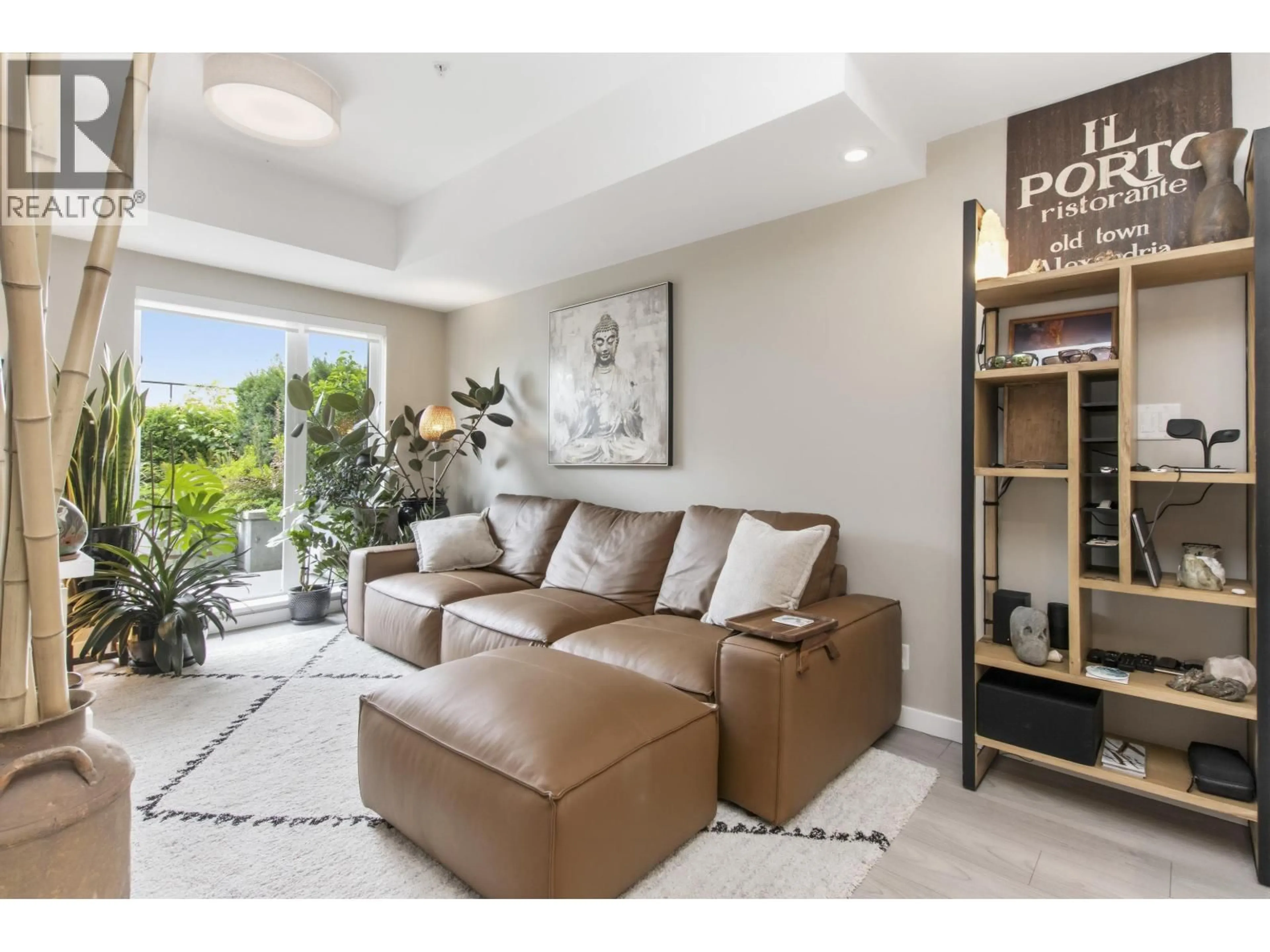 Living room with furniture, unknown for 311 - 38033 SECOND AVENUE, Squamish British Columbia V8B0C4