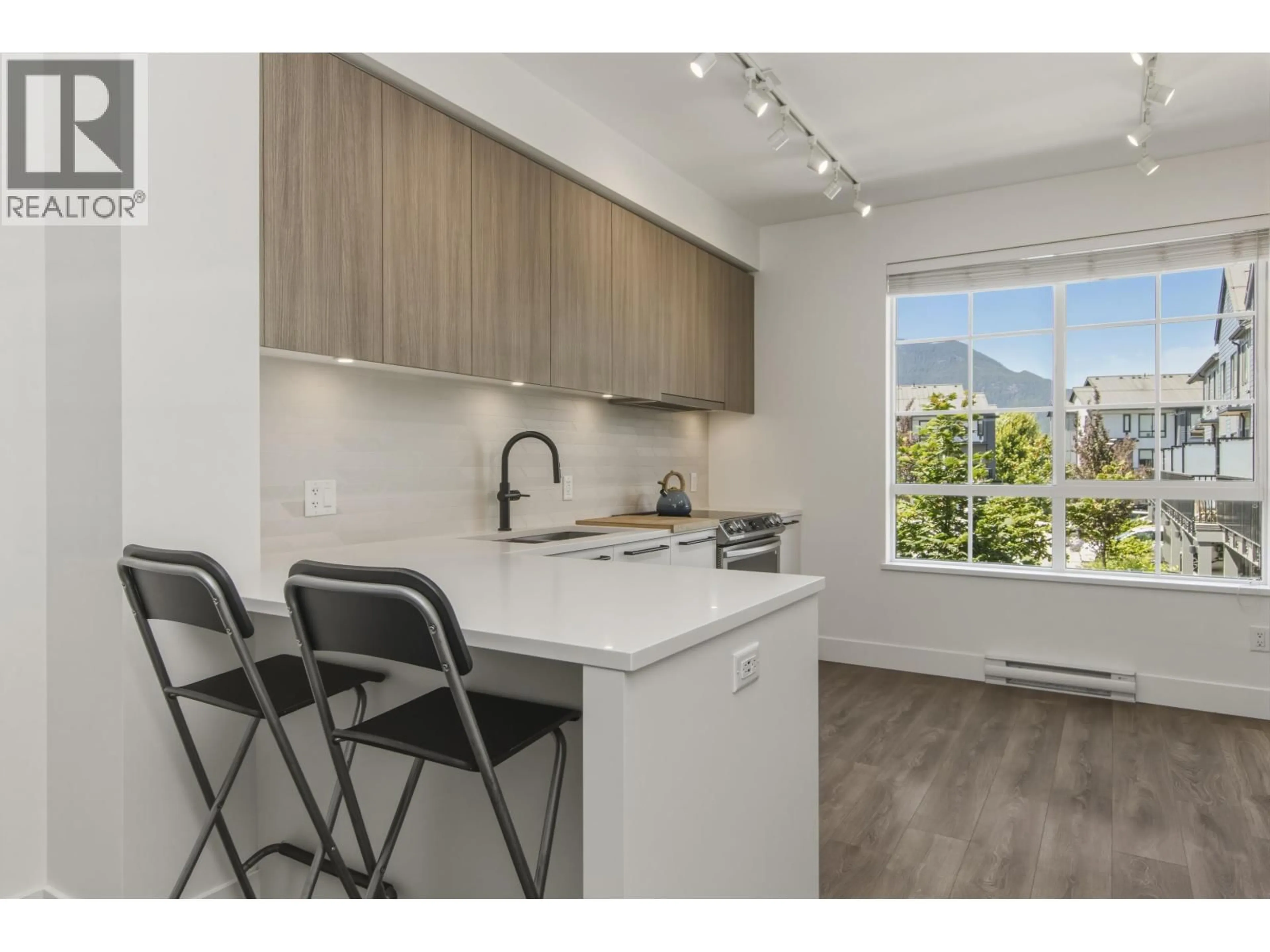 Standard kitchen, unknown for 1329 HALYARD PLACE, Squamish British Columbia V8B2A1
