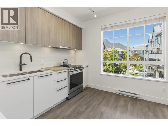 1329 HALYARD PLACE, Squamish 3