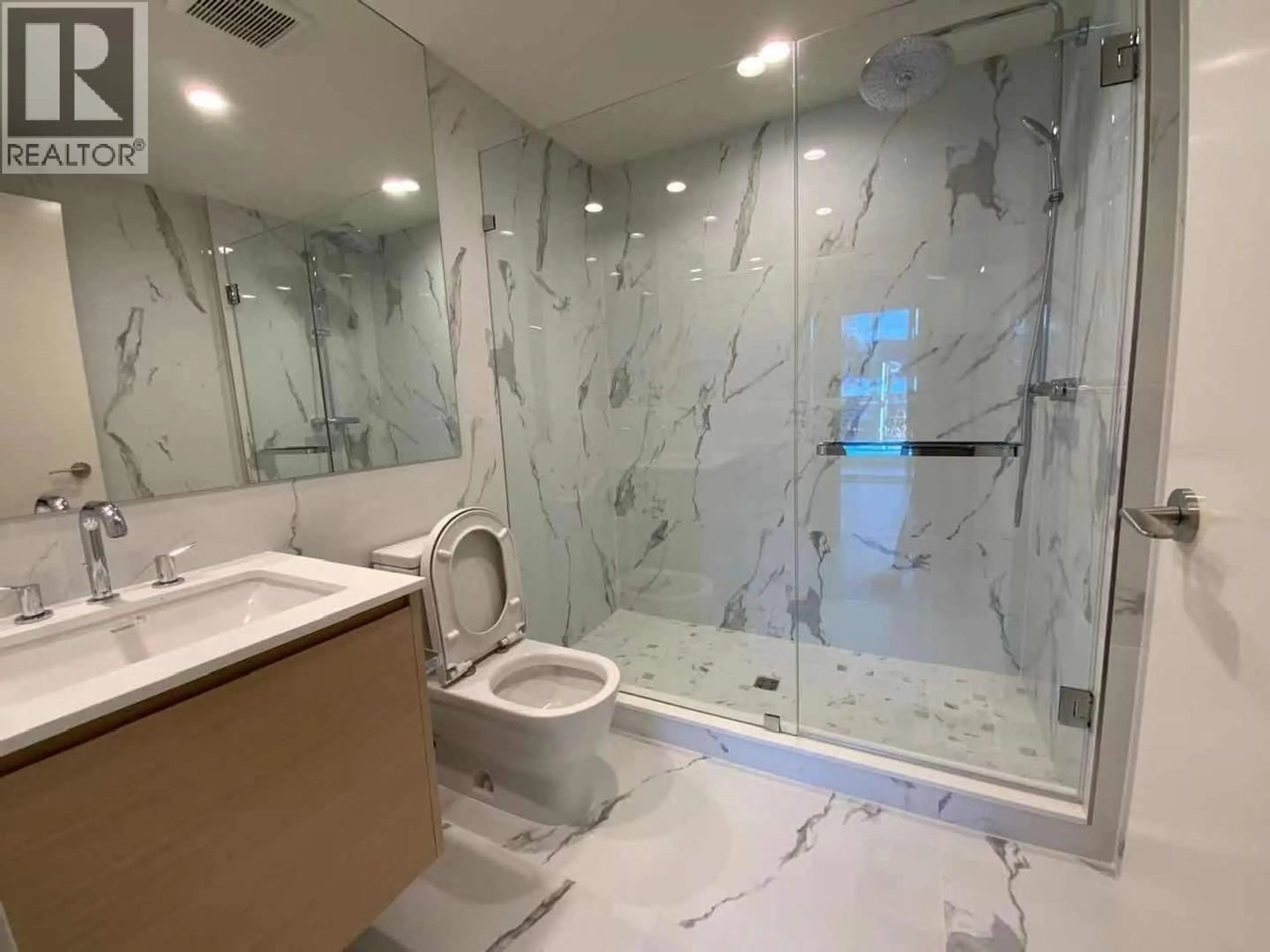 Standard bathroom, ceramic/tile floor for 308 - 3639 16TH AVENUE, Vancouver British Columbia V6R3C3