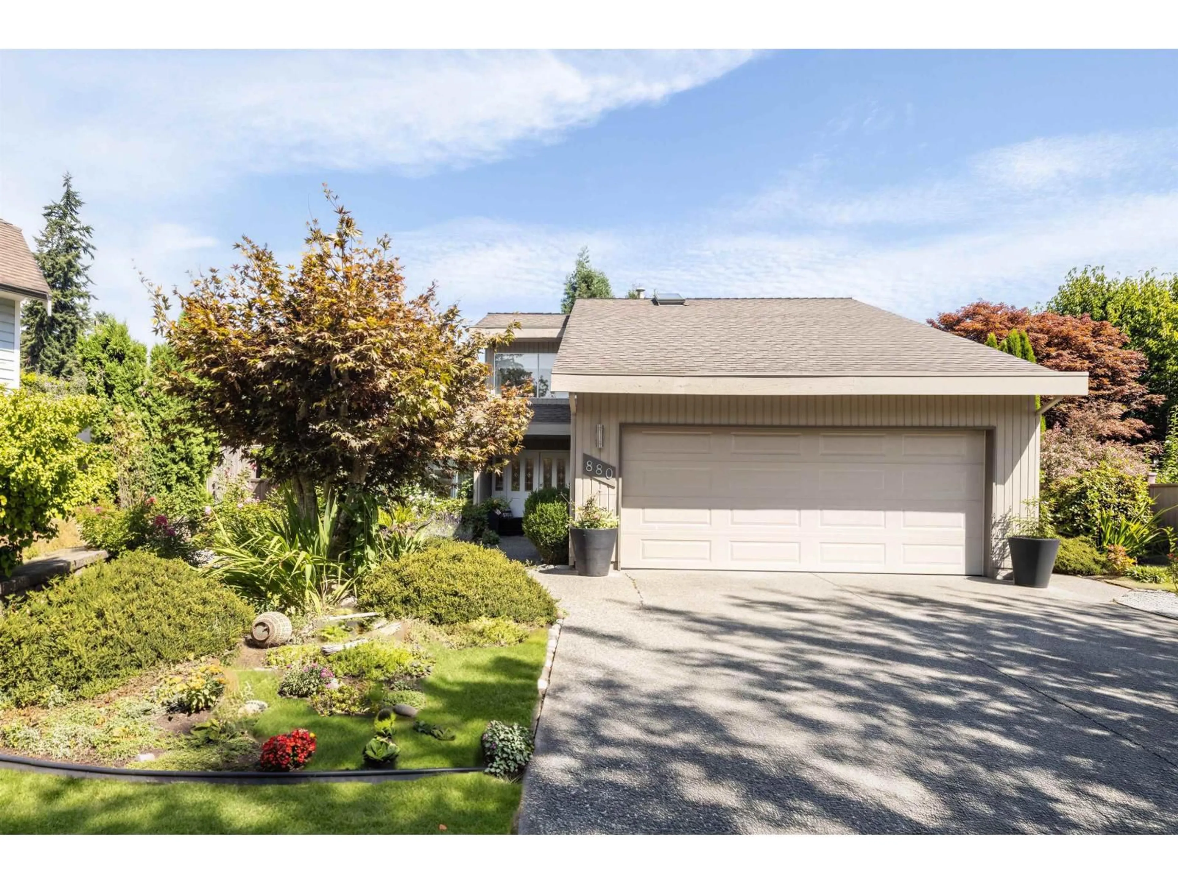 A pic from outside/outdoor area/front of a property/back of a property/a pic from drone, street for 880 164A STREET, Surrey British Columbia V4A9B9