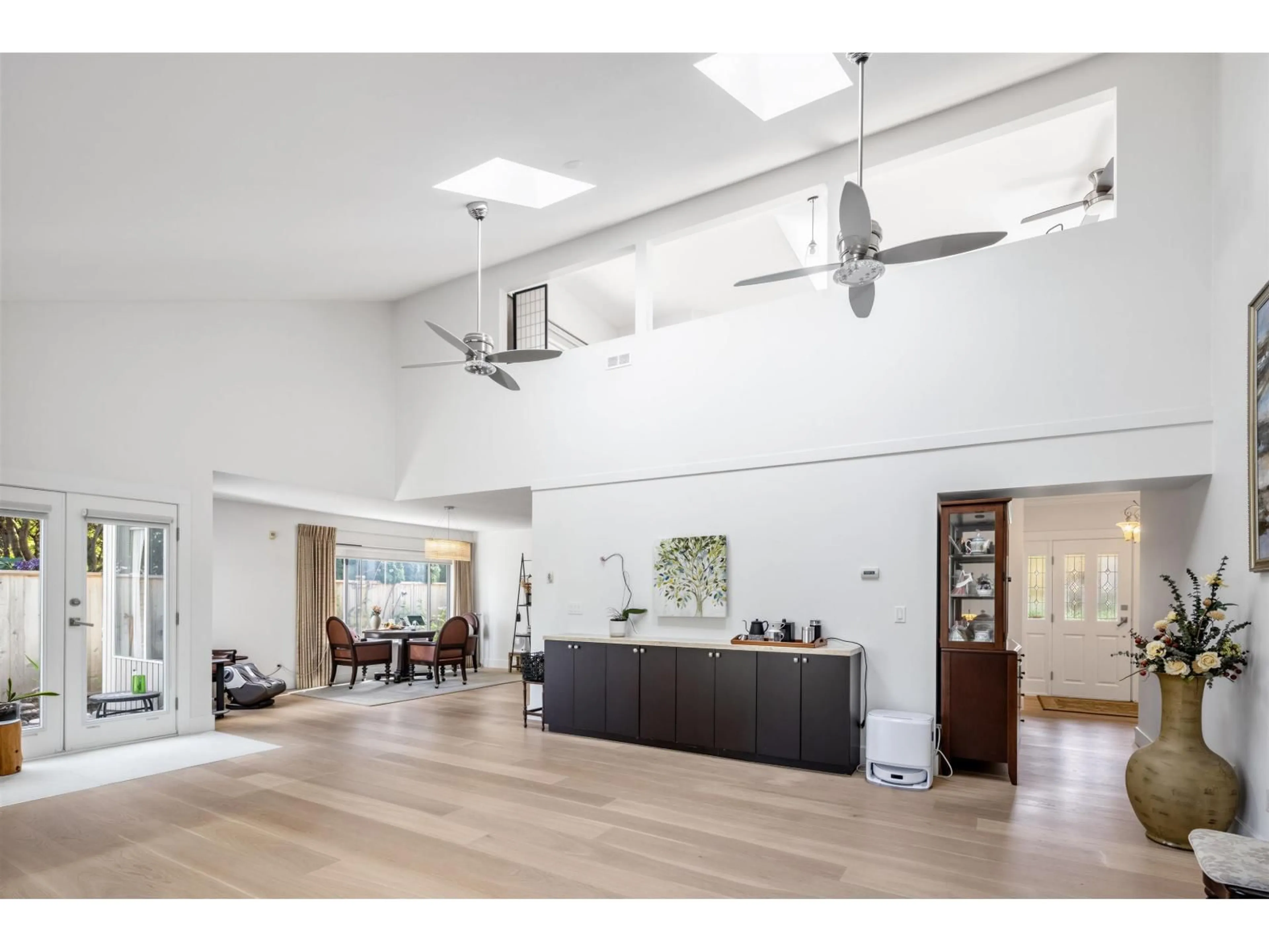 Indoor foyer for 880 164A STREET, Surrey British Columbia V4A9B9