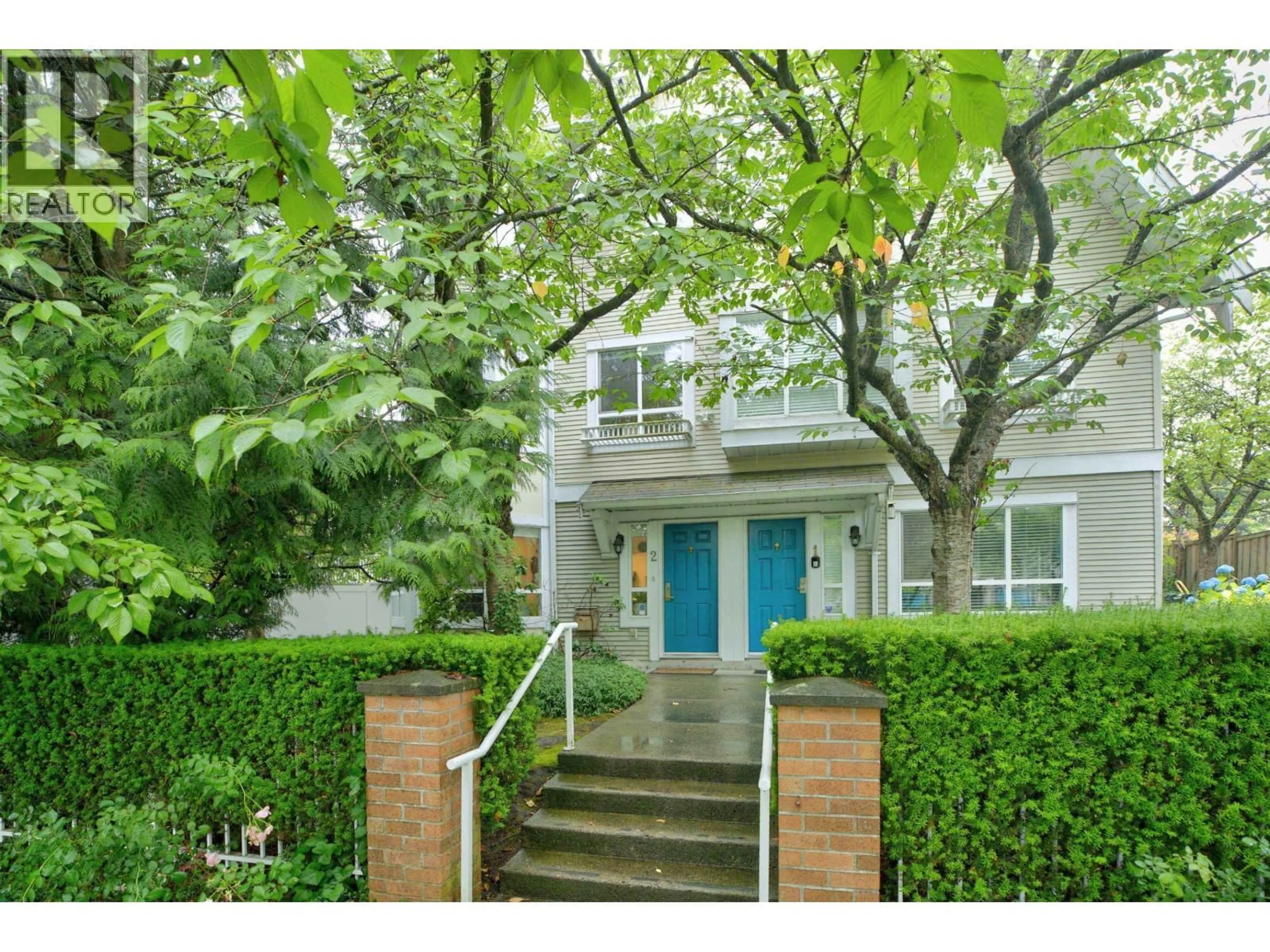 Indoor entryway for 2 - 6577 SOUTHOAKS CRESCENT, Burnaby British Columbia V5E4J9