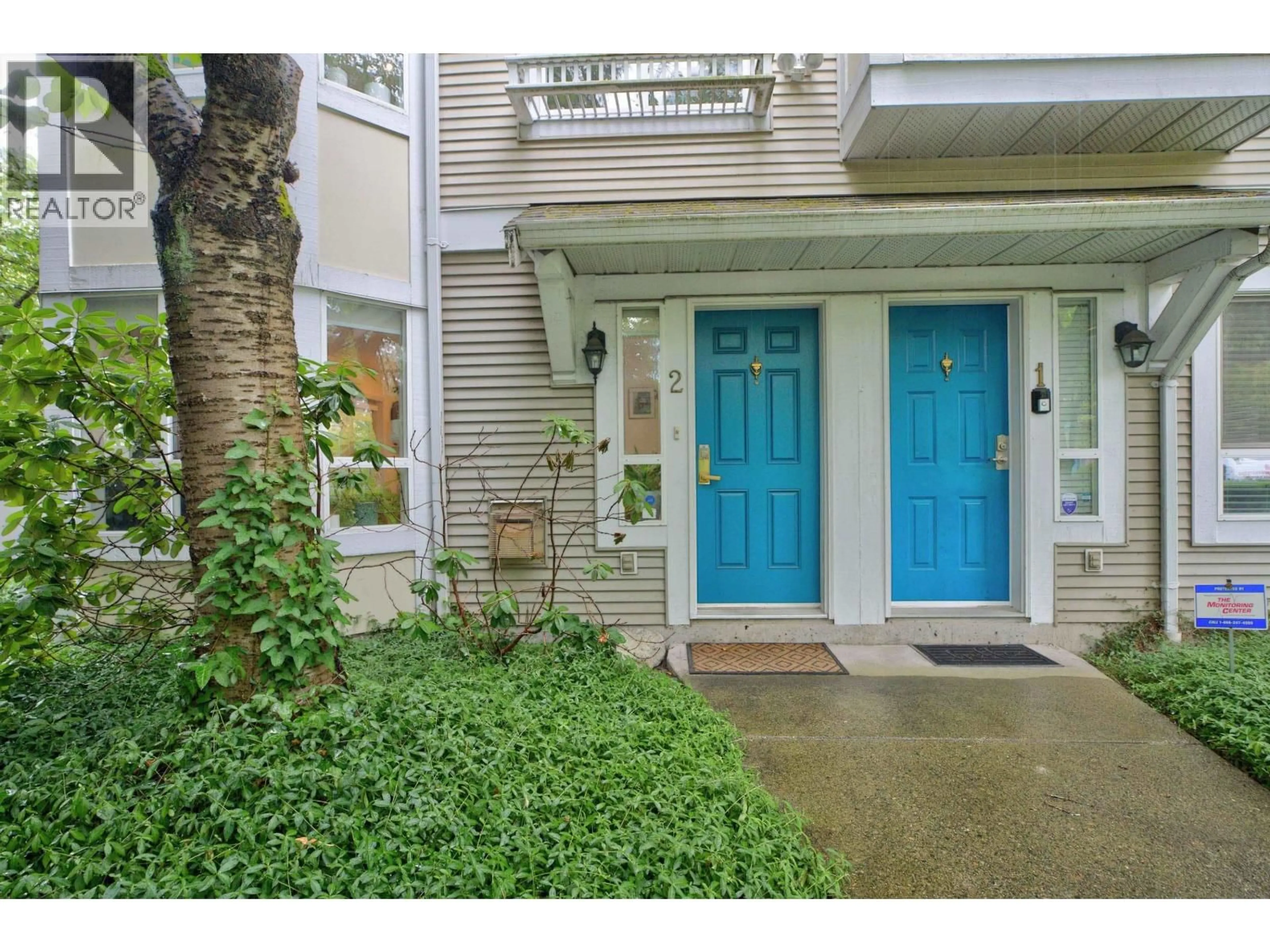 Indoor entryway for 2 - 6577 SOUTHOAKS CRESCENT, Burnaby British Columbia V5E4J9