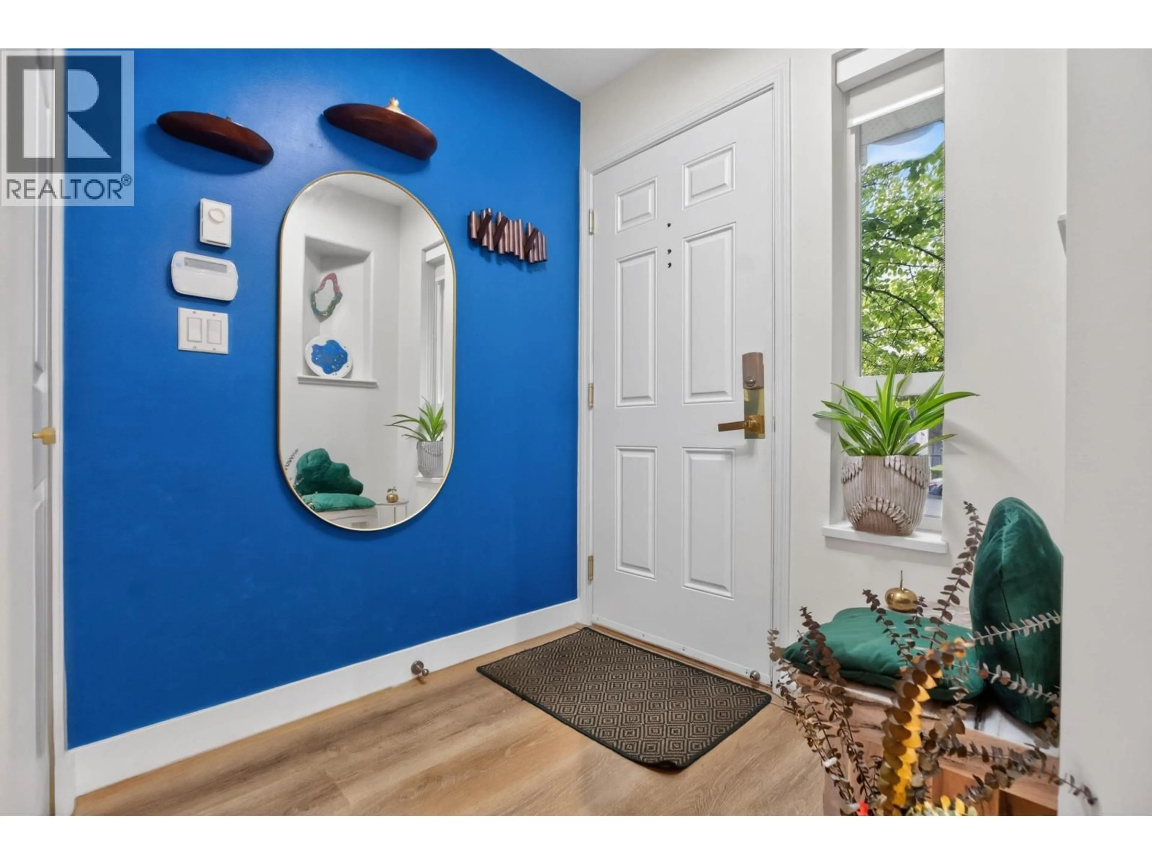 Indoor entryway for 2 - 6577 SOUTHOAKS CRESCENT, Burnaby British Columbia V5E4J9