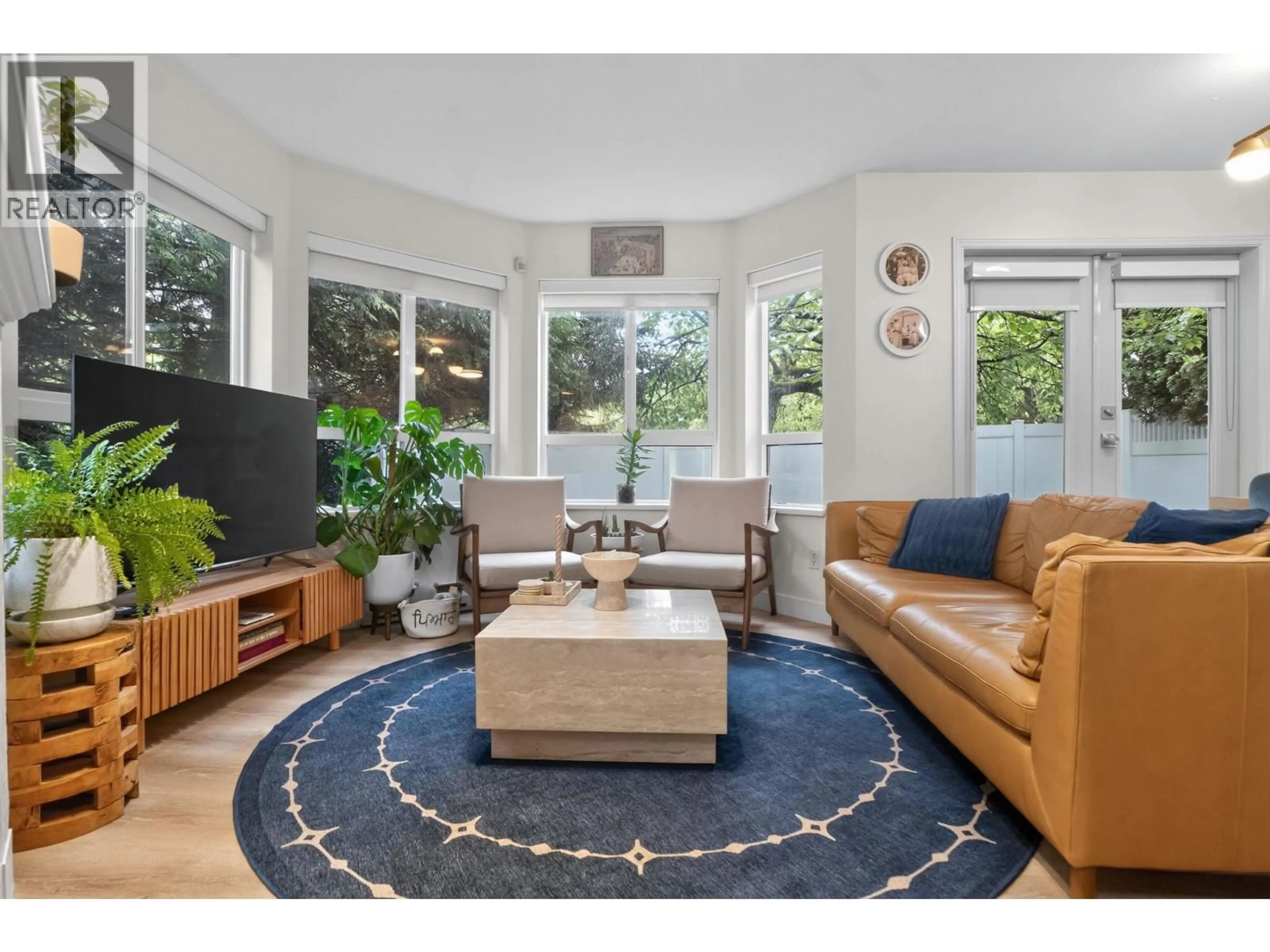 Living room with furniture, unknown for 2 - 6577 SOUTHOAKS CRESCENT, Burnaby British Columbia V5E4J9