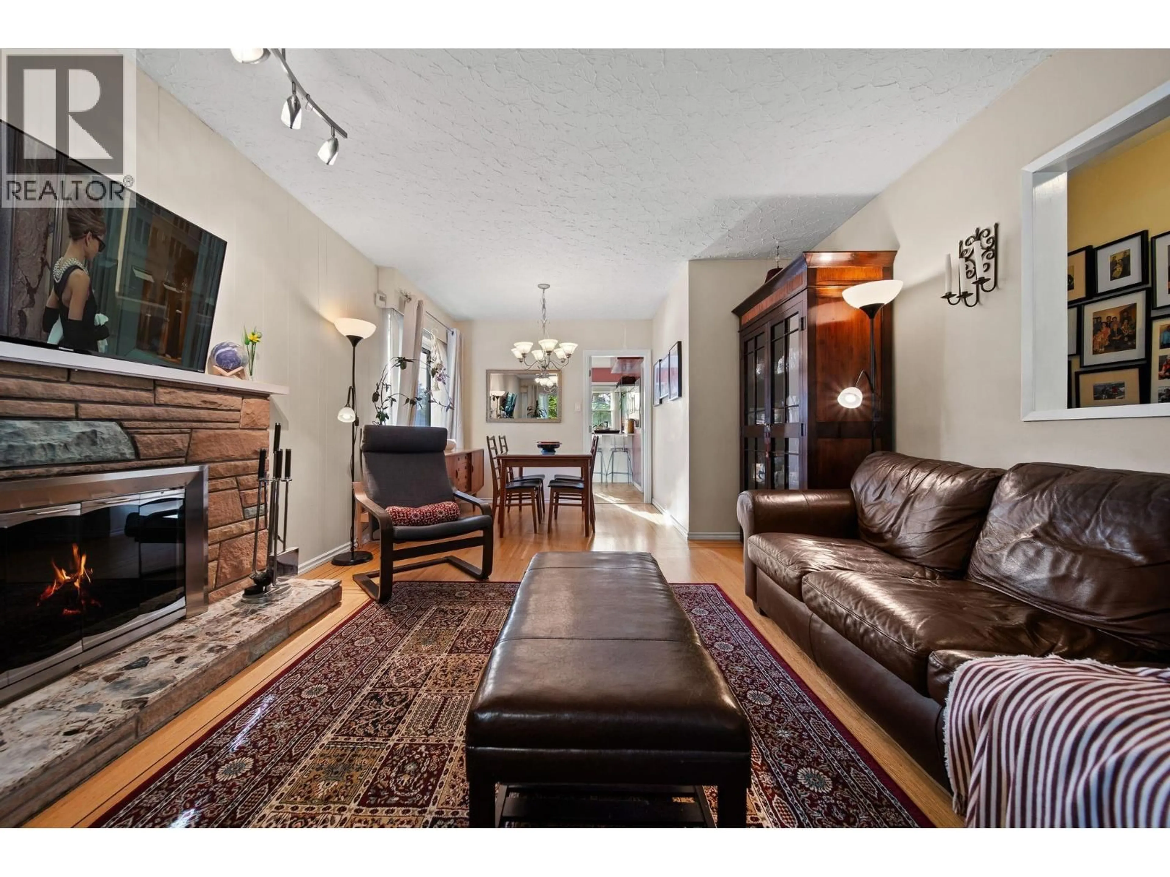 Living room with furniture, wood/laminate floor for 6459 DUMFRIES STREET, Vancouver British Columbia V5P3B5