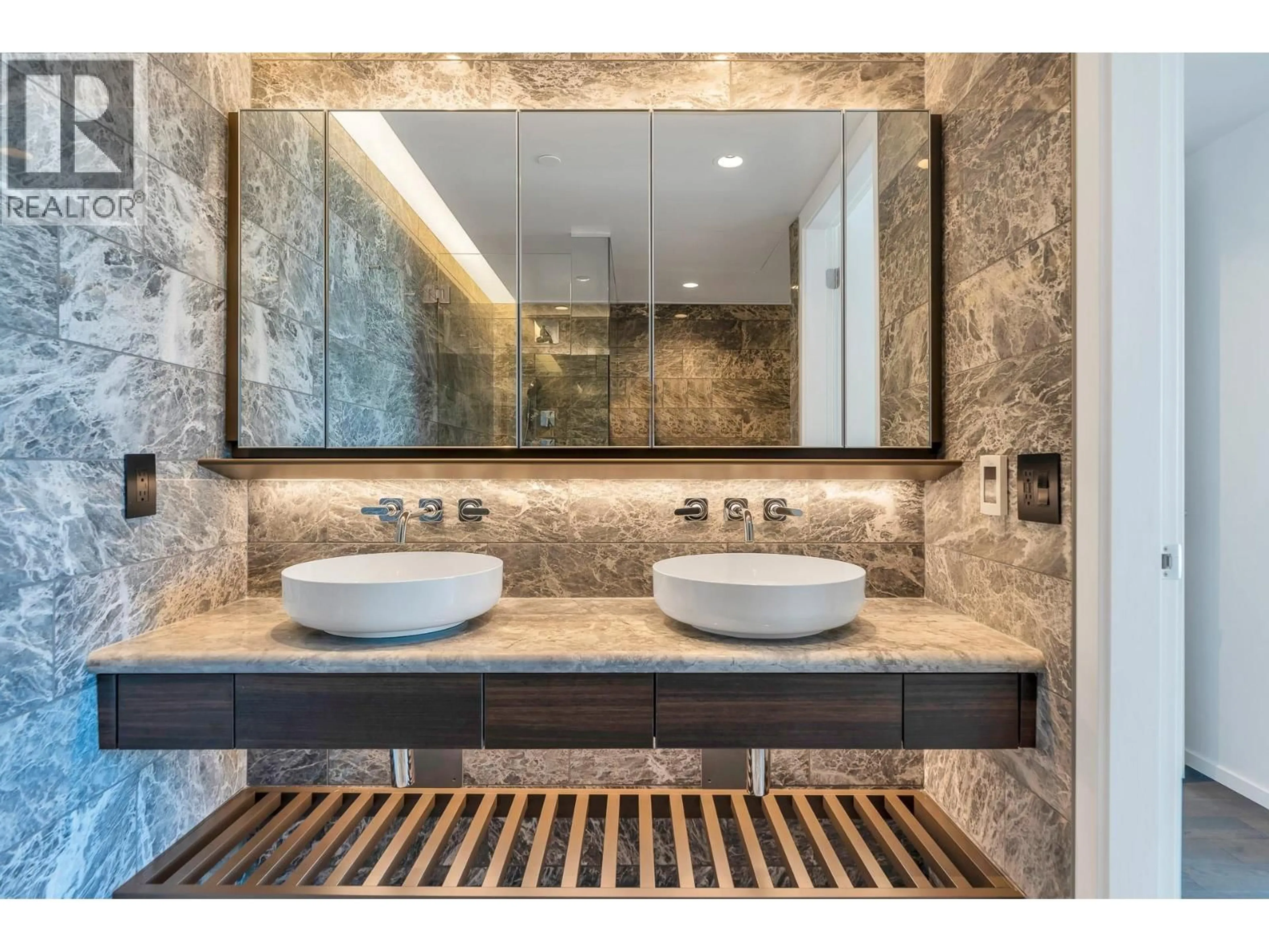 Contemporary bathroom, ceramic/tile floor for 2402 - 1408 ROBSON STREET, Vancouver British Columbia V6G0E6