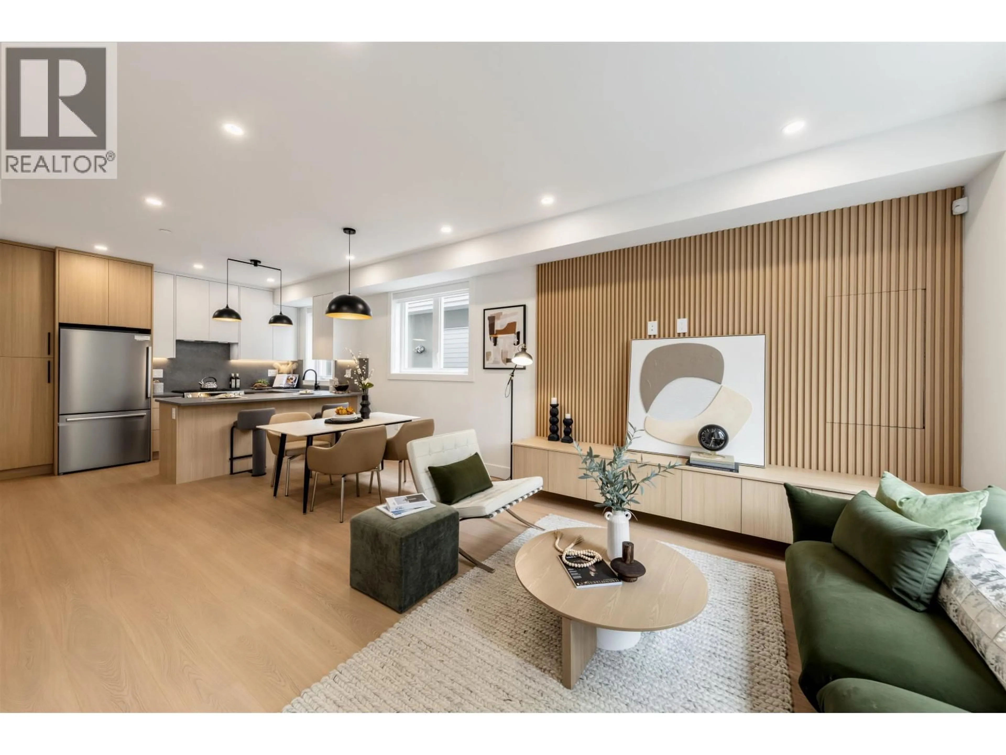 Unknown for 2 - 3268 18 AVENUE, Vancouver British Columbia V5M2R7
