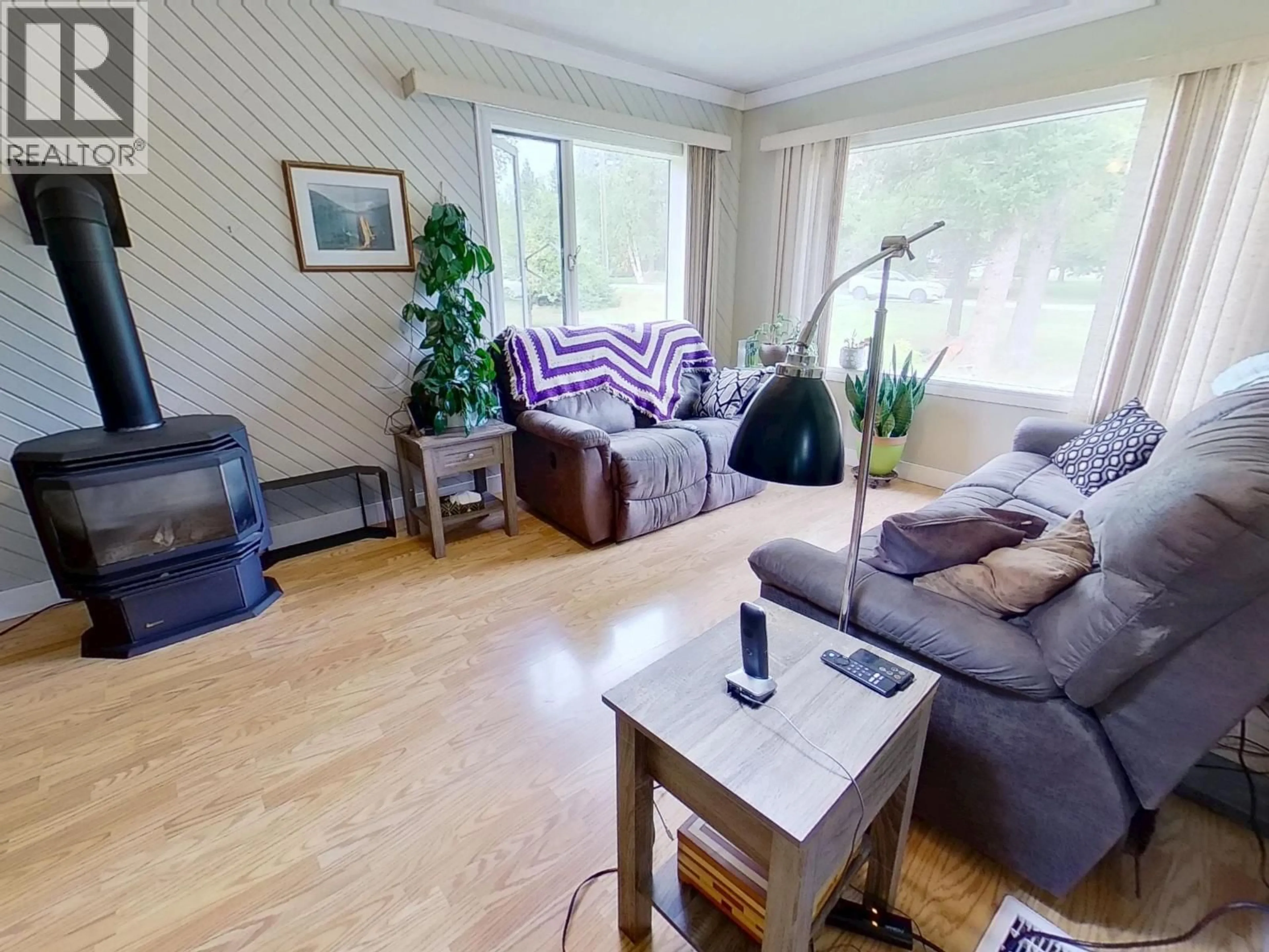 Living room with furniture, unknown for 4191 CROTTEAU ROAD, Quesnel British Columbia V2J6W7