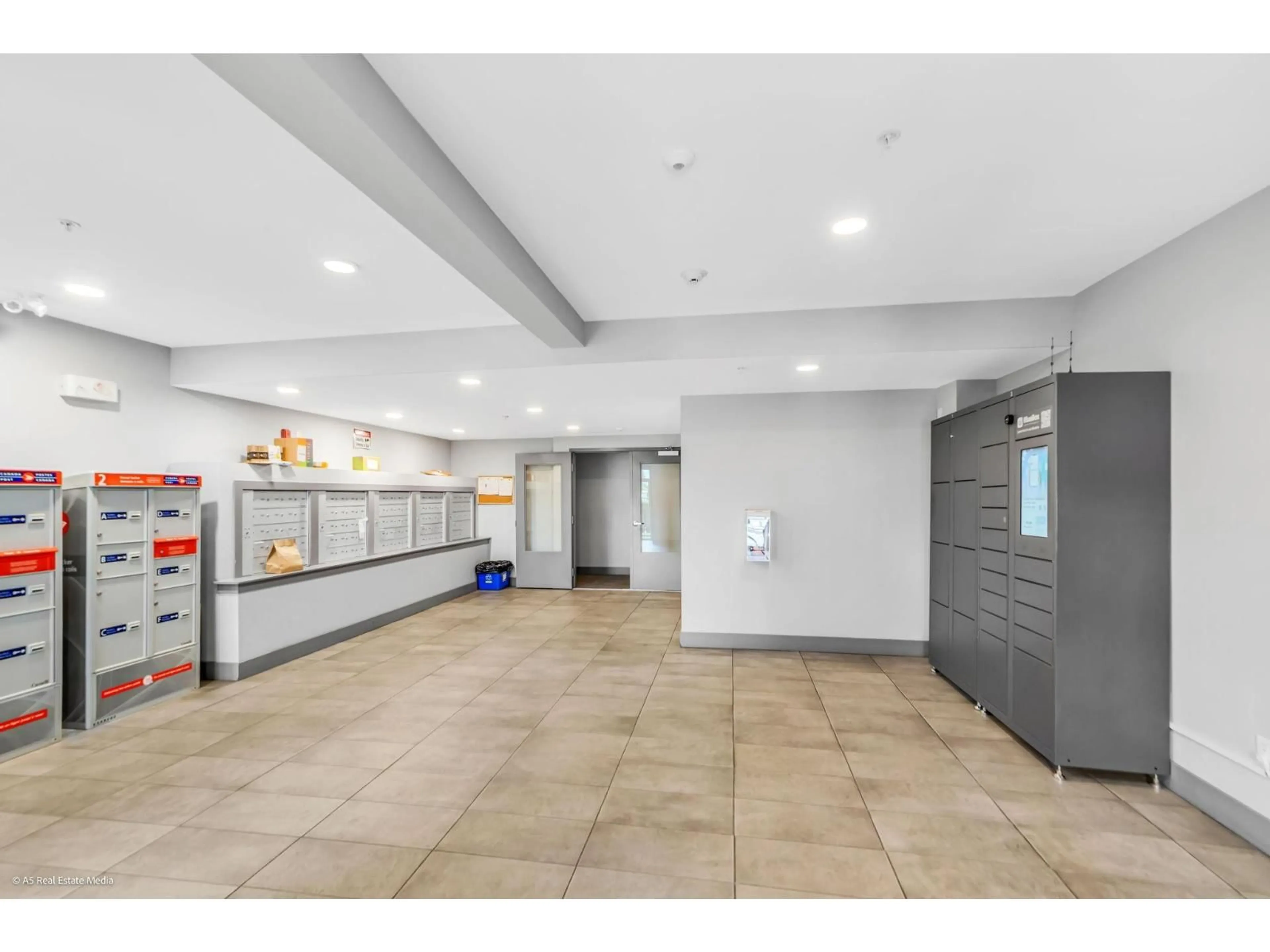 Indoor foyer for 317 - 20696 EASTLEIGH CRESCENT, Langley British Columbia V3A0M3