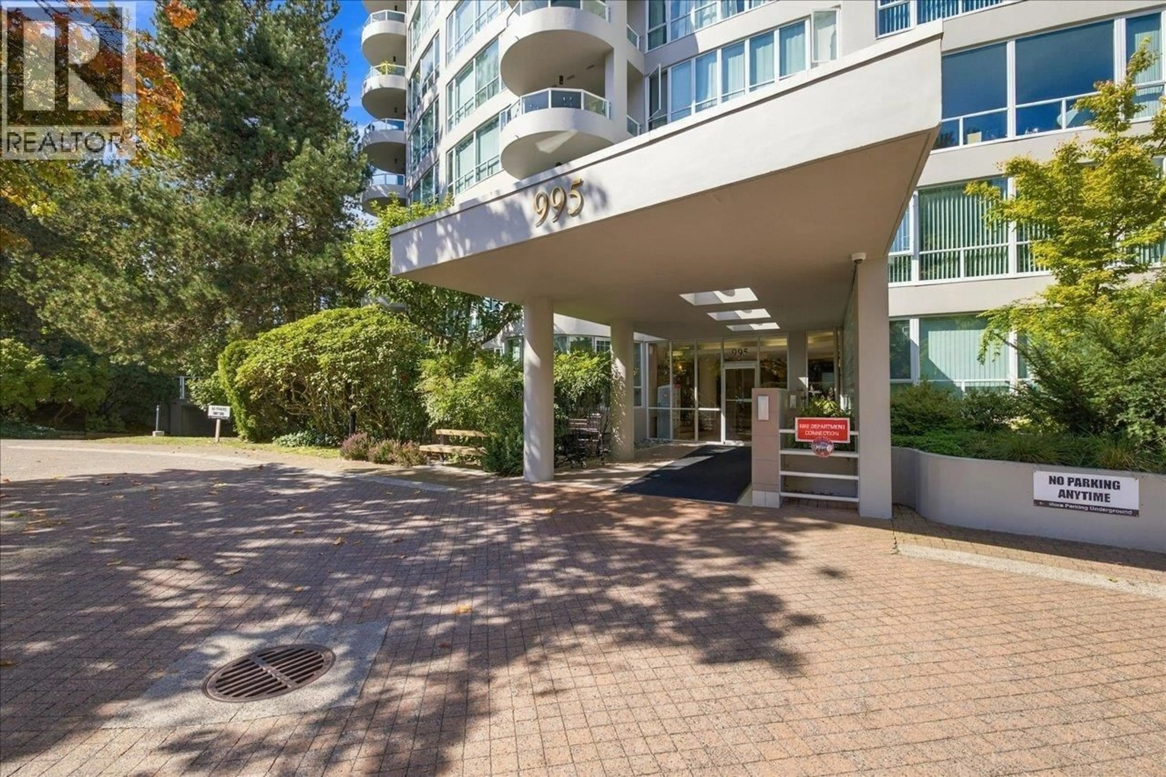 Indoor foyer for 402 - 995 ROCHE POINT DRIVE, North Vancouver British Columbia V7H2X4
