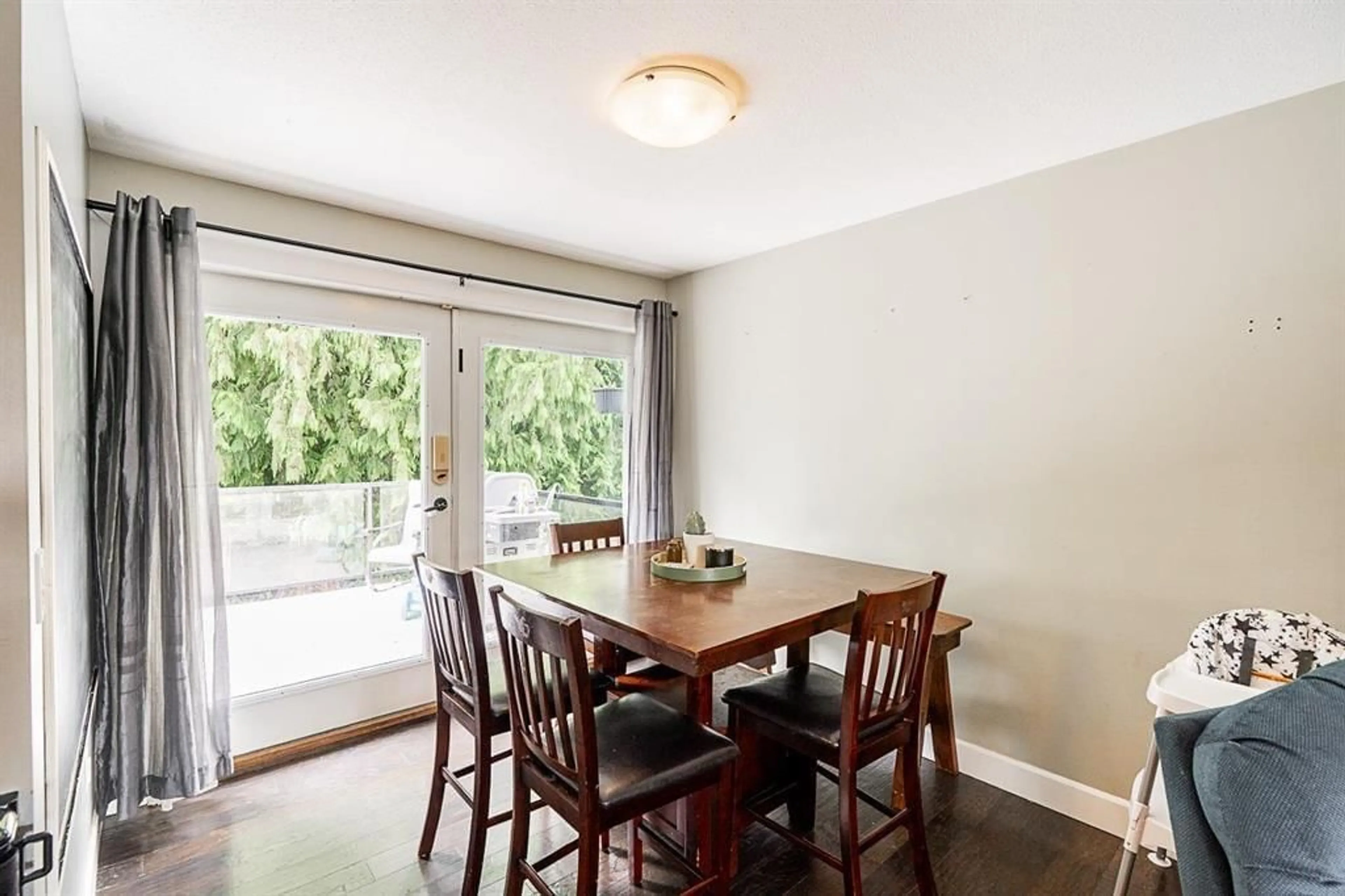 Dining room, wood/laminate floor for 2224 MOULDSTADE ROAD, Abbotsford British Columbia V2S3X4