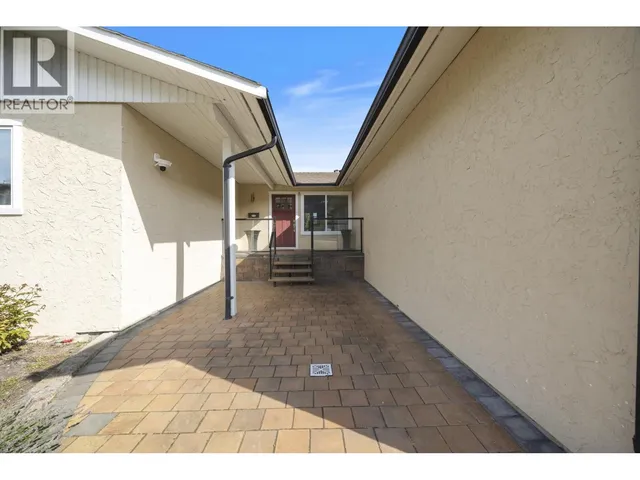 8200 BURNFIELD CRESCENT, Burnaby 4