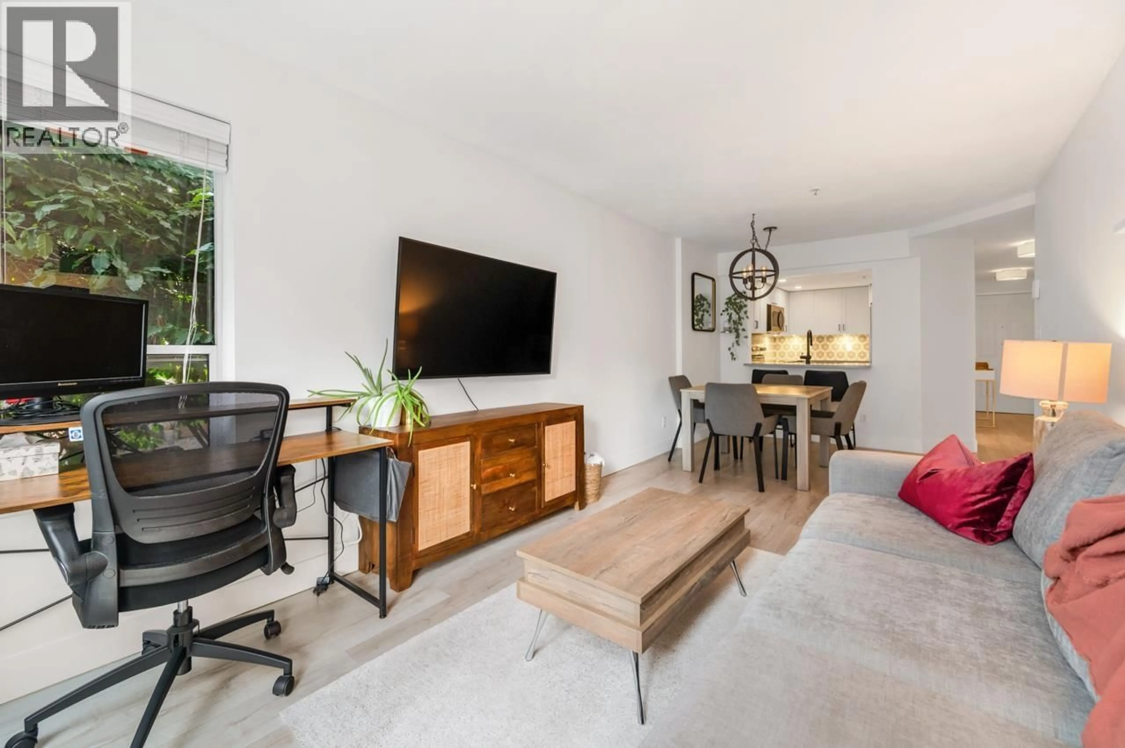 Living room with furniture, unknown for 101 - 525 AGNES STREET, New Westminster British Columbia V3L1G2