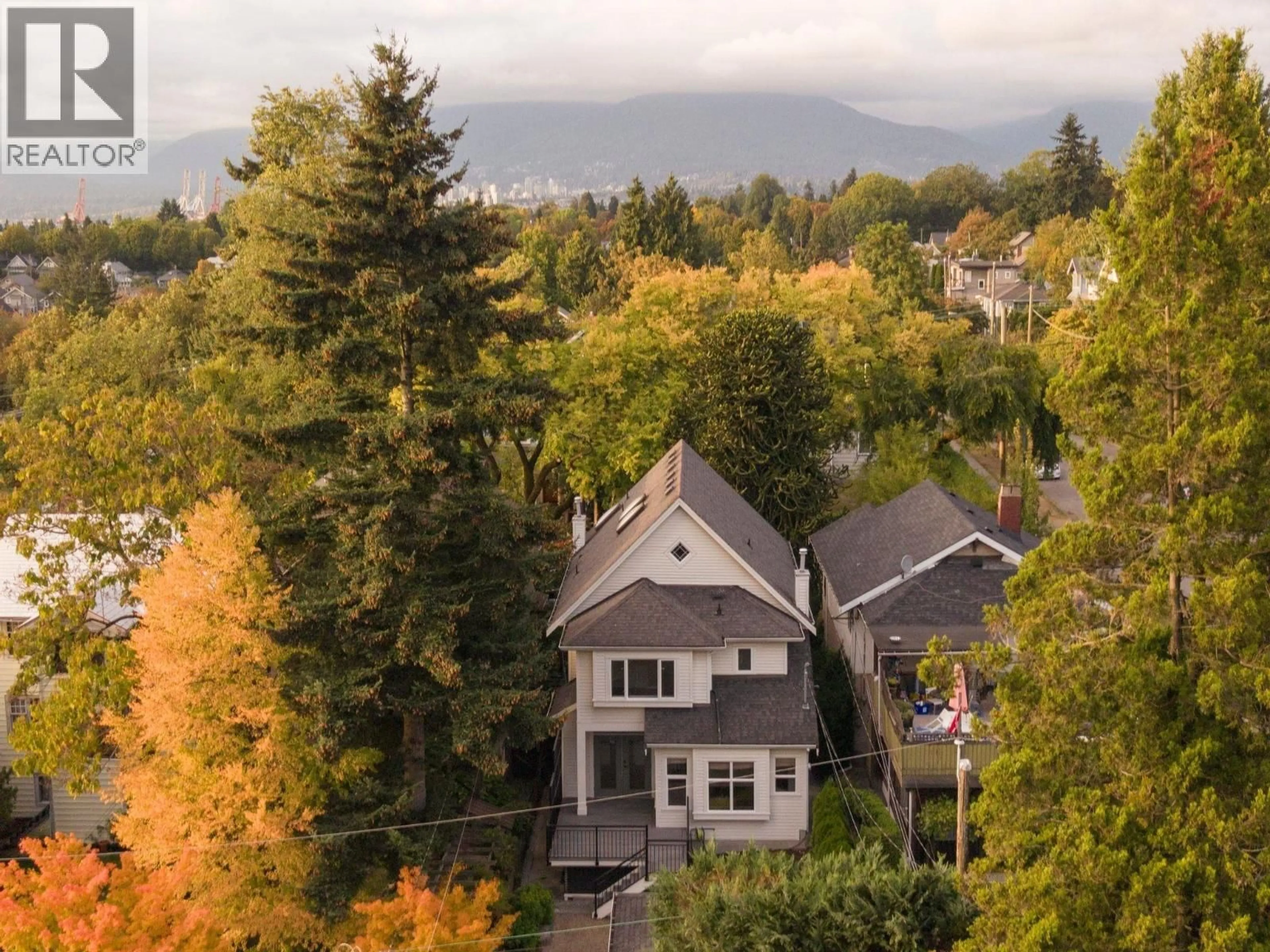 A pic from outside/outdoor area/front of a property/back of a property/a pic from drone, mountain view for 1970 6TH AVENUE, Vancouver British Columbia V5N1P7