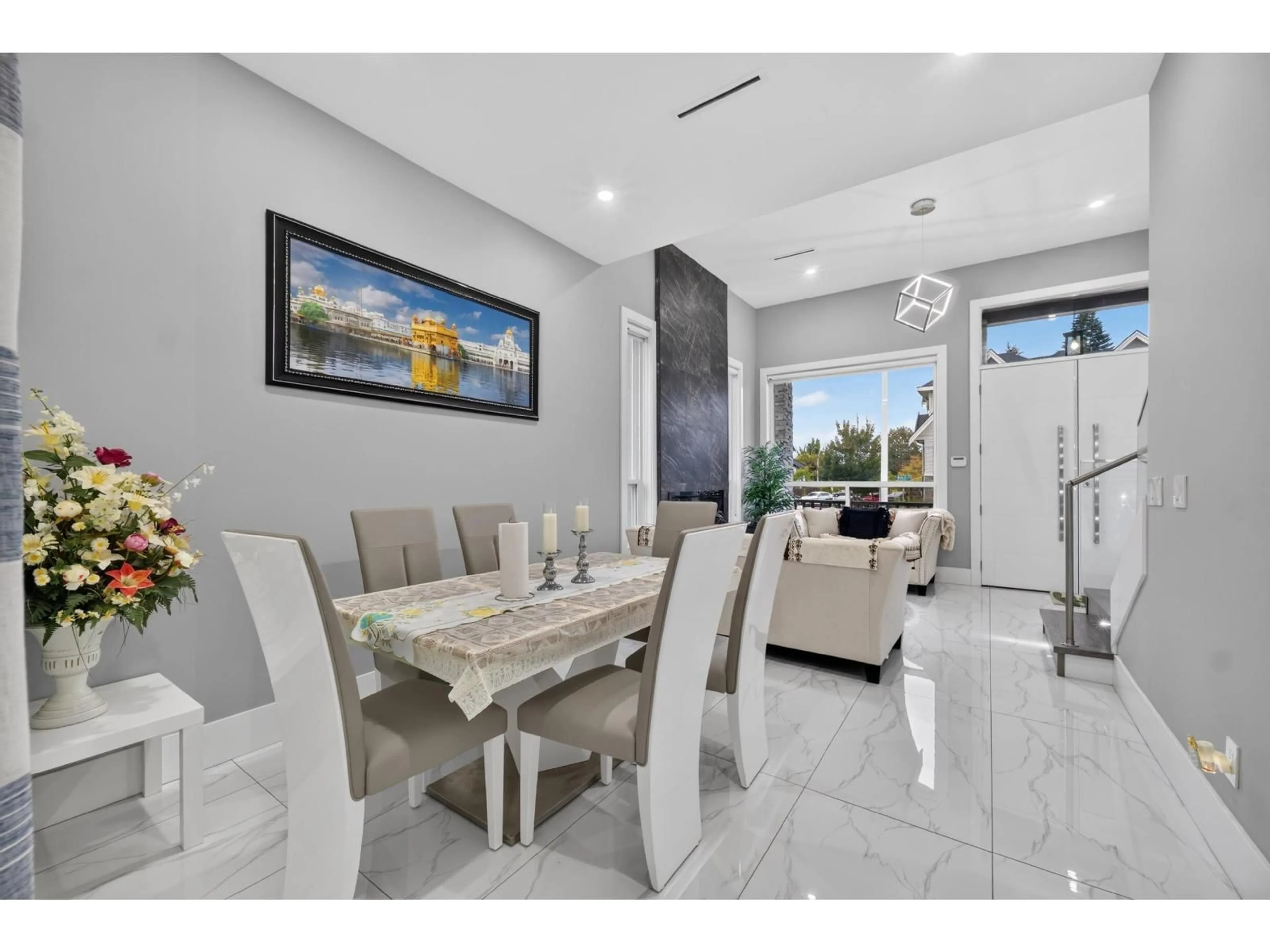 Dining room, ceramic/tile floor for 5947 140B STREET, Surrey British Columbia V3X0J3