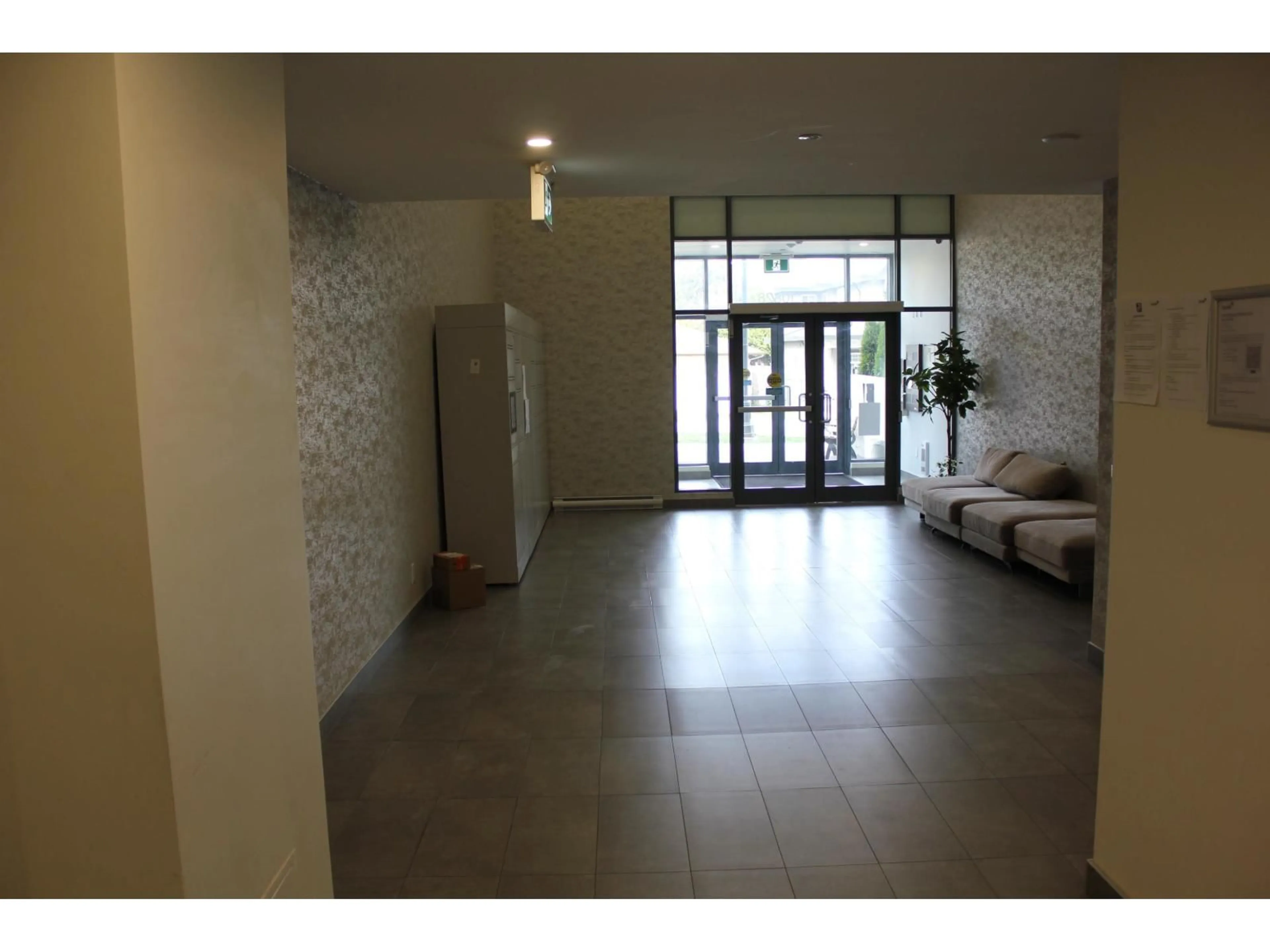 Indoor foyer for 220 - 10828 139A STREET, Surrey British Columbia V3R0H3