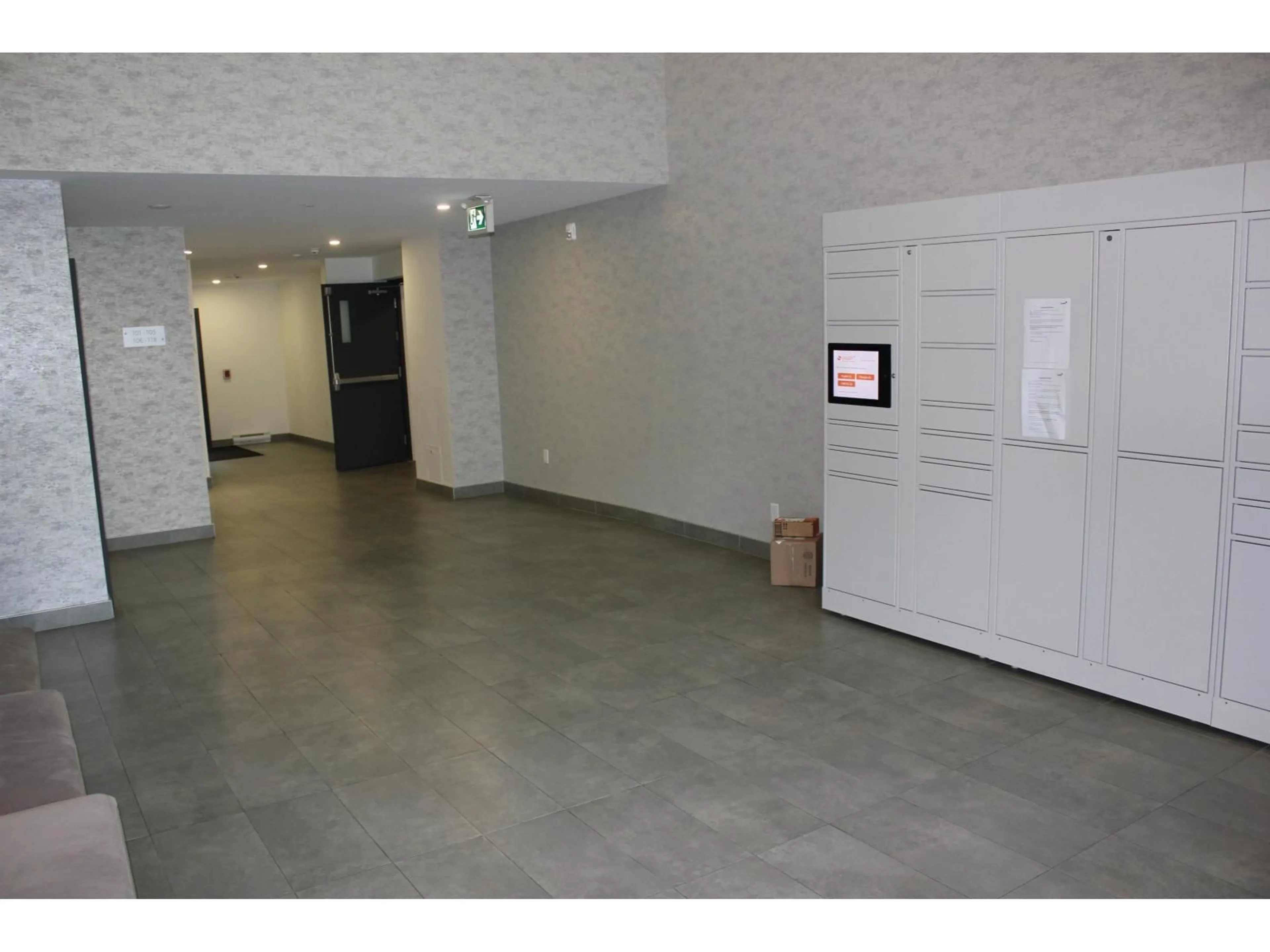 Indoor foyer for 220 - 10828 139A STREET, Surrey British Columbia V3R0H3