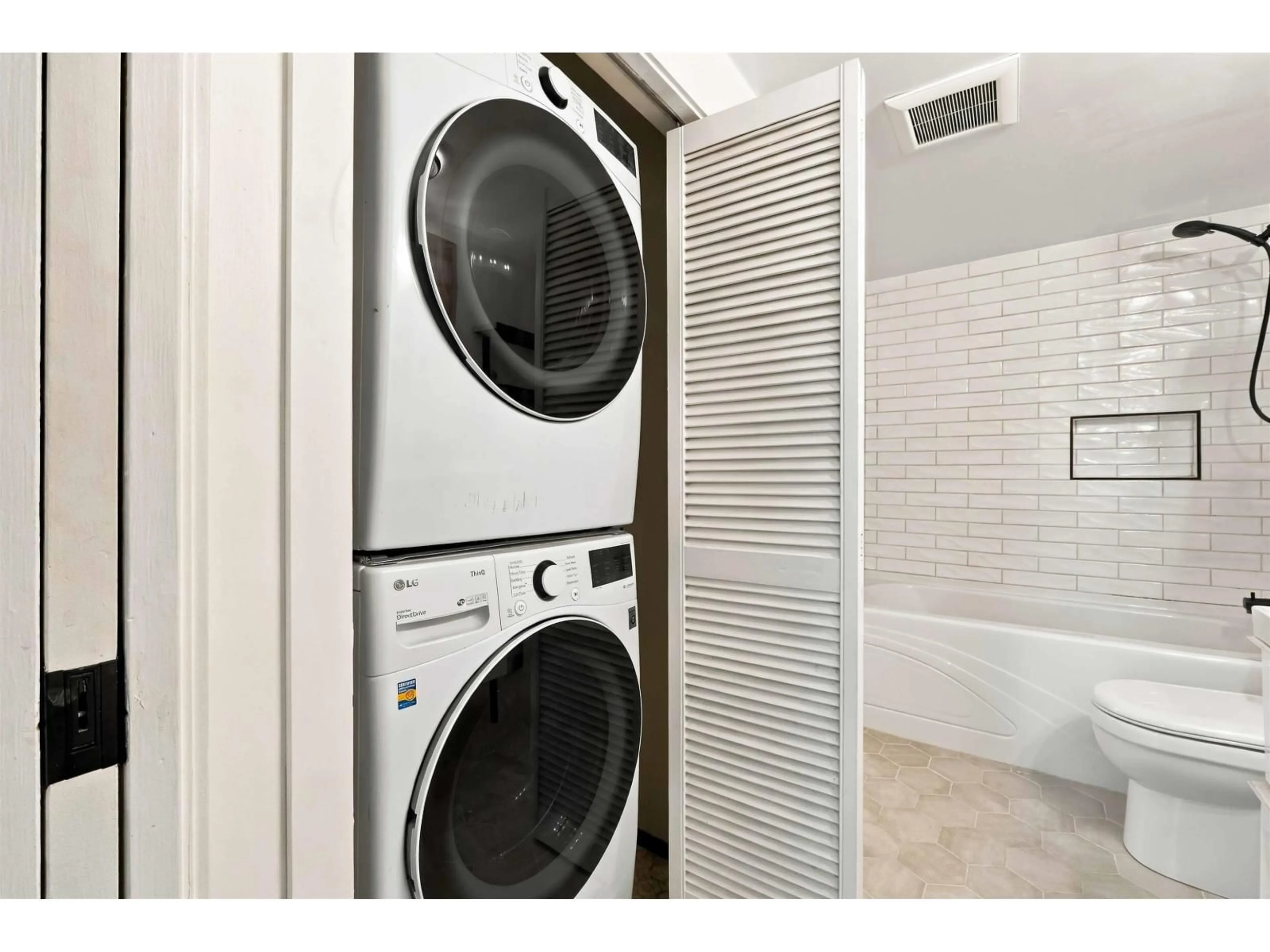 Laundry room for 102 - 1322 MARTIN STREET, White Rock British Columbia V4B3W5