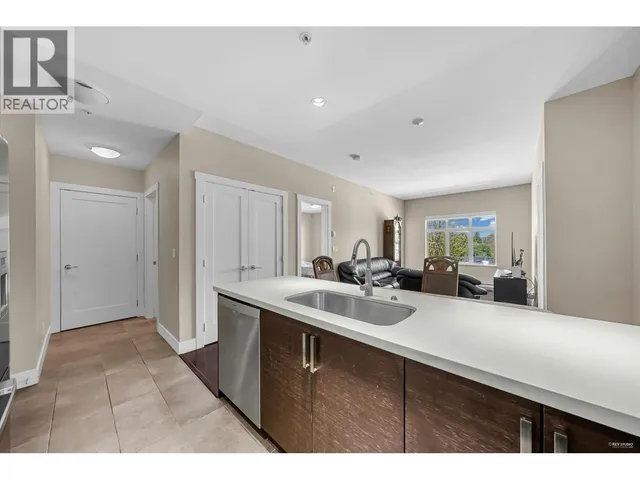 301 - 4710 HASTINGS STREET, Burnaby 3