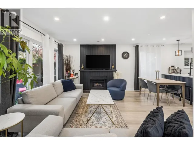 7 - 848 16TH STREET, North Vancouver 2