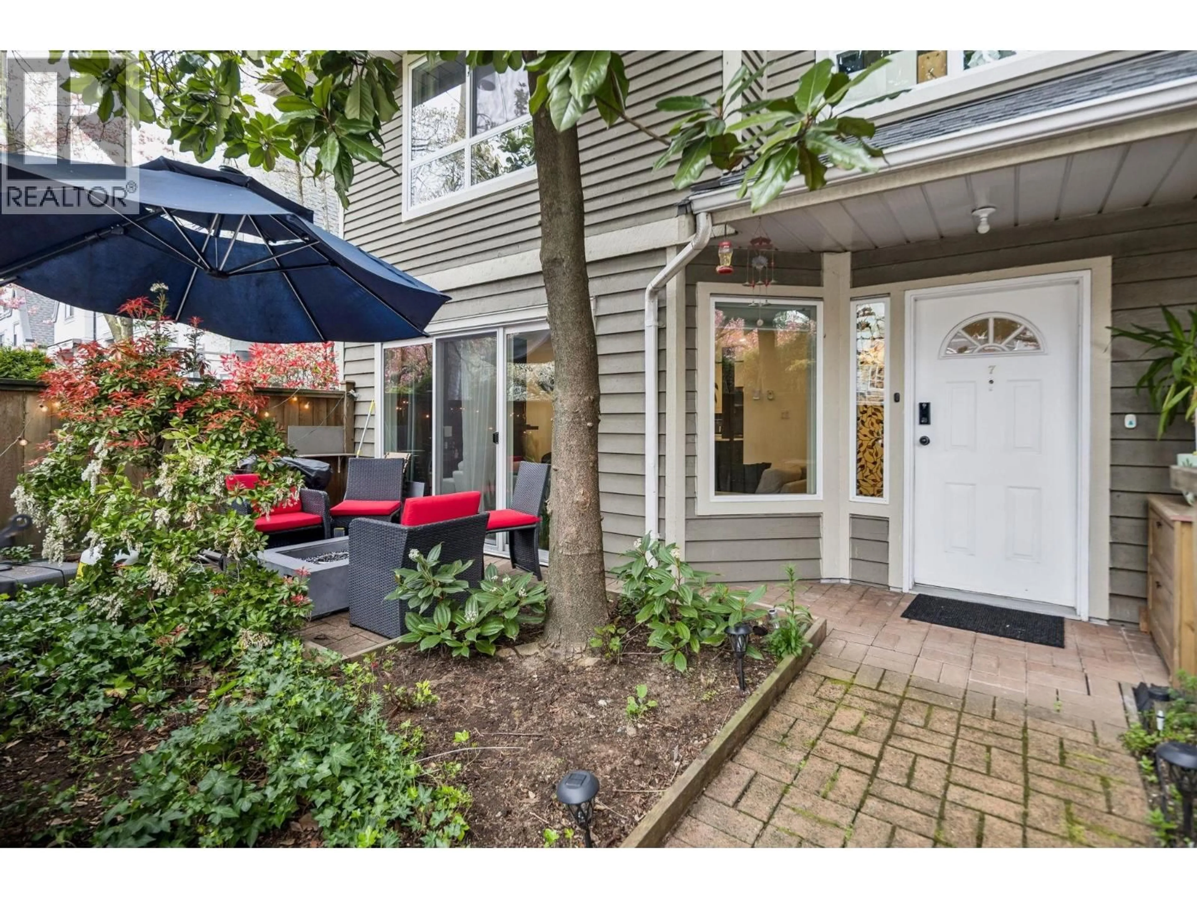 Patio, street for 7 - 848 16TH STREET, North Vancouver British Columbia V7P1R3