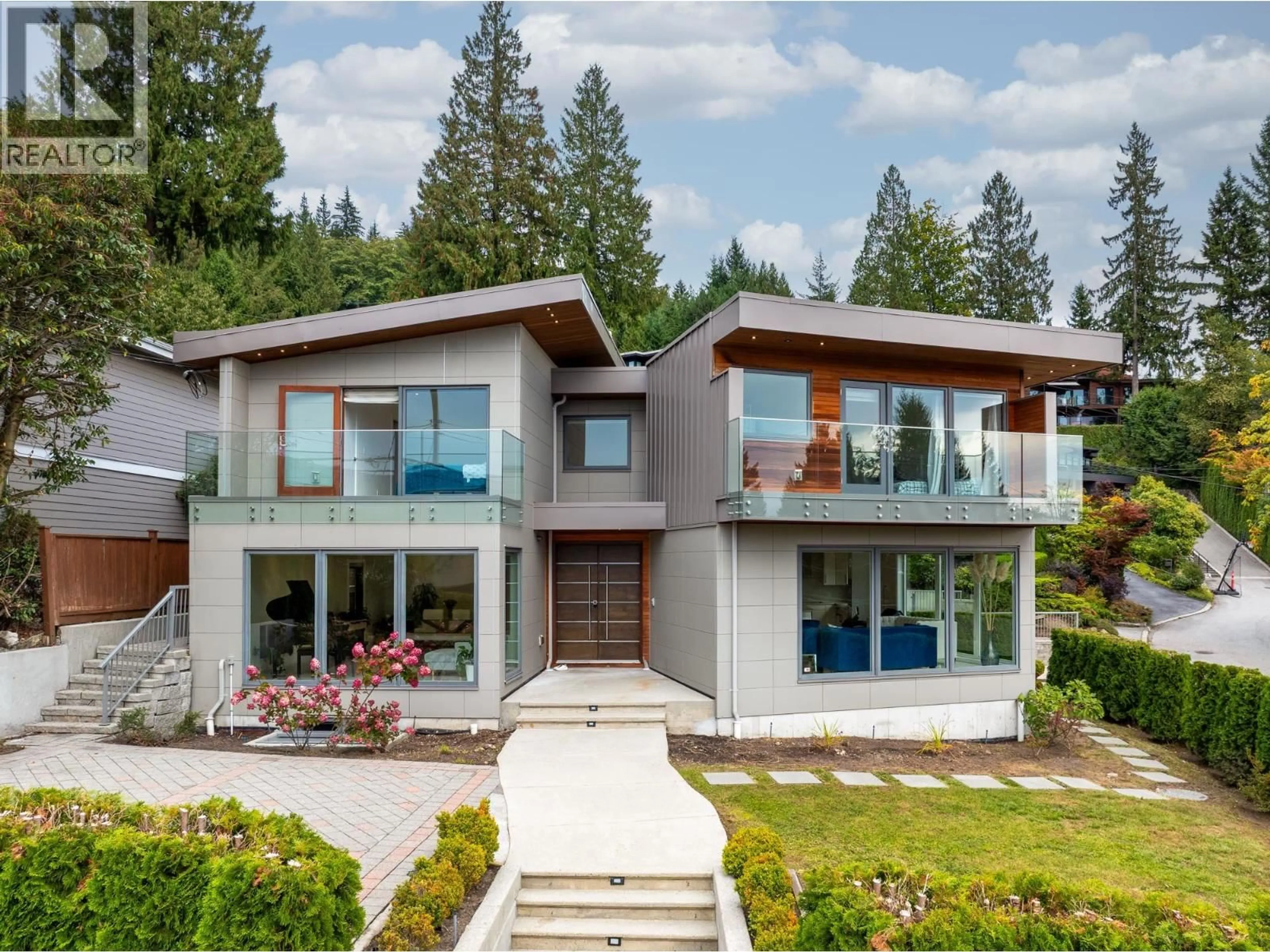 Home with vinyl exterior material, unknown for 4716 SKYLINE DRIVE, North Vancouver British Columbia V7R3H8