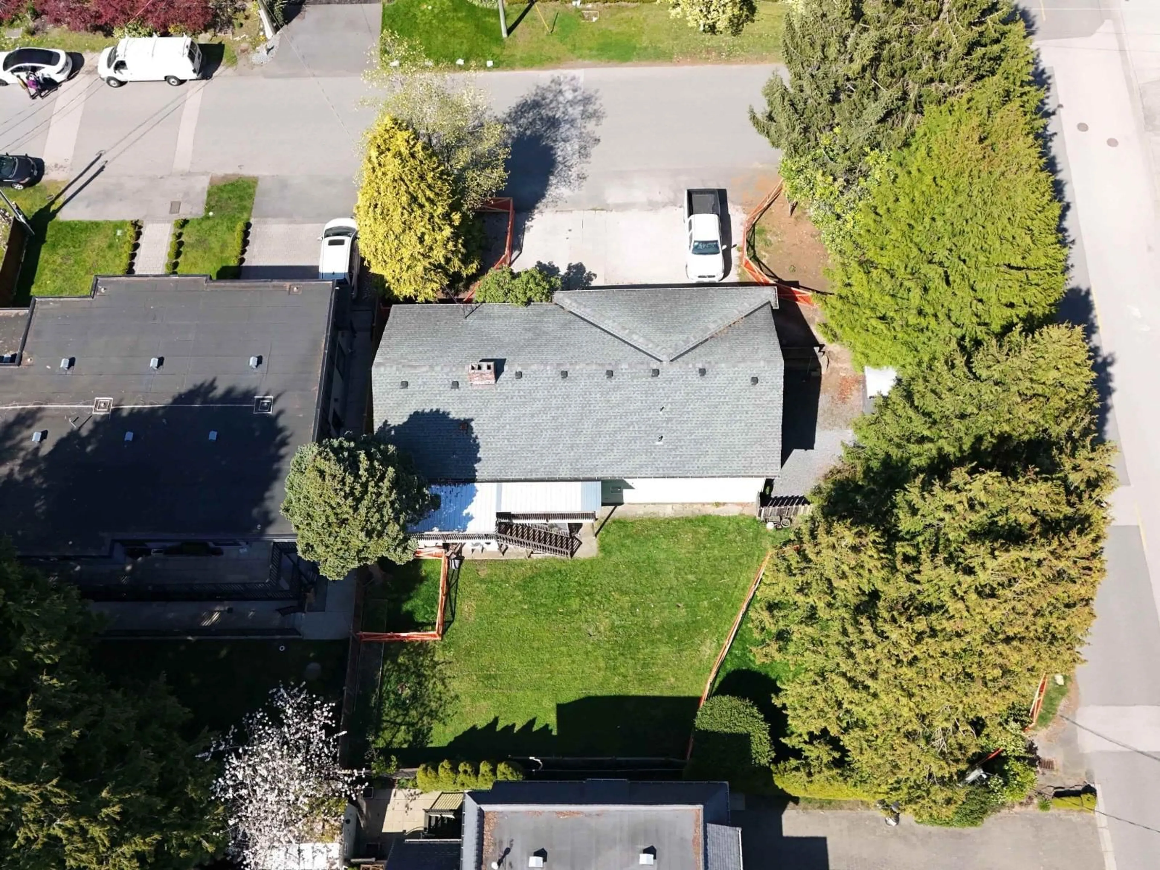 A pic from outside/outdoor area/front of a property/back of a property/a pic from drone, street for 14150 BLACKBURN AVENUE, White Rock British Columbia V4B2Z7