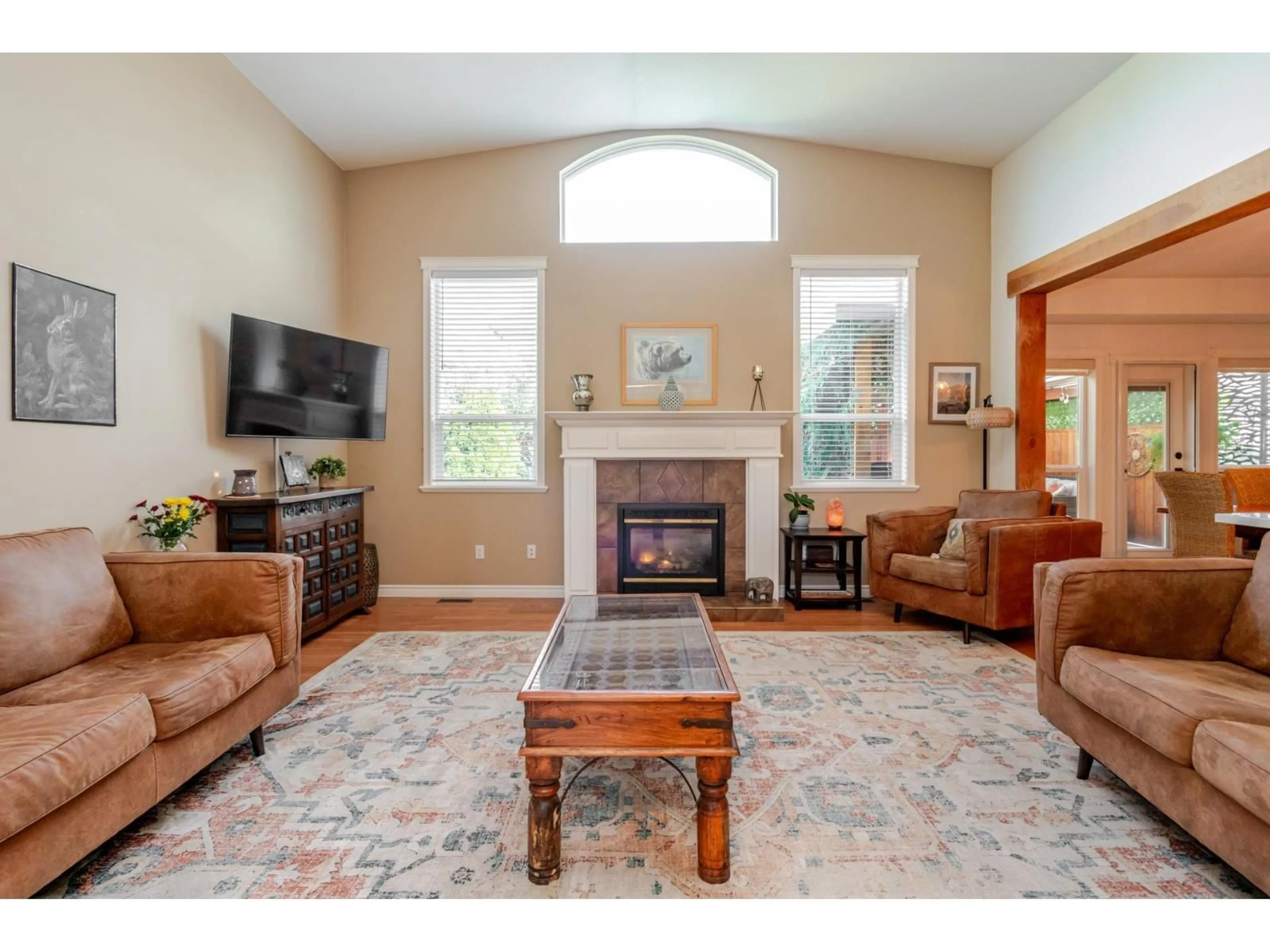 Living room with furniture, unknown for 6820 SHEFFIELD WAY, Chilliwack British Columbia V2R5T1