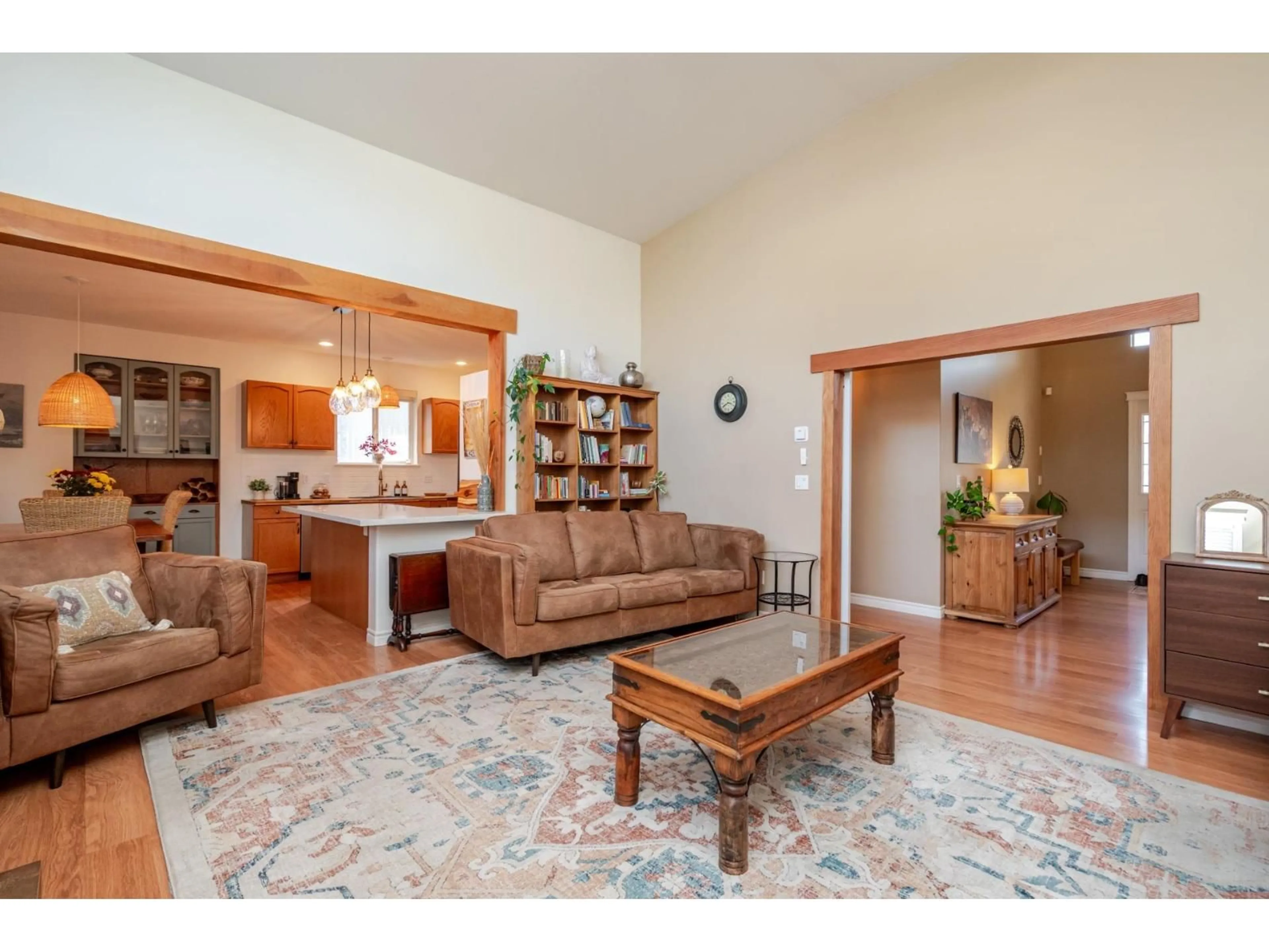 Living room with furniture, wood/laminate floor for 6820 SHEFFIELD WAY, Chilliwack British Columbia V2R5T1