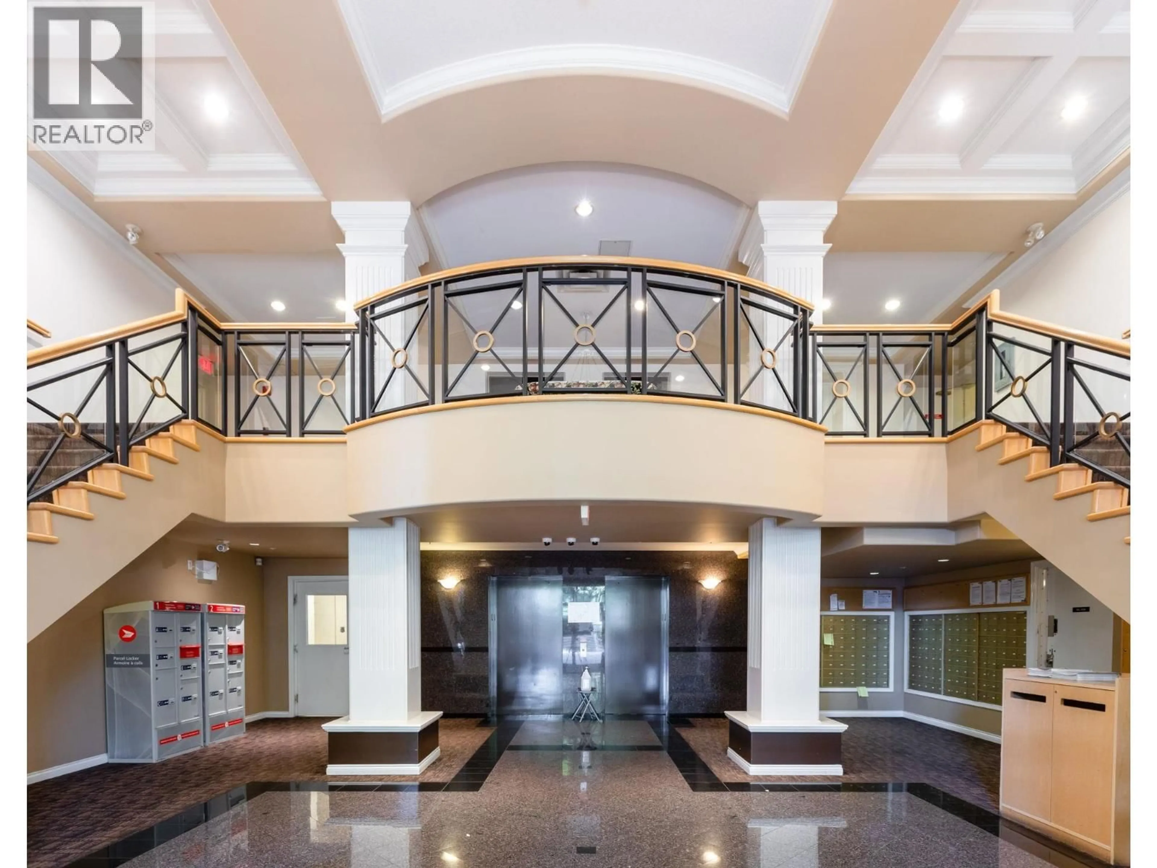 Indoor foyer for 230 - 5888 DOVER CRESCENT, Richmond British Columbia V7C5R9