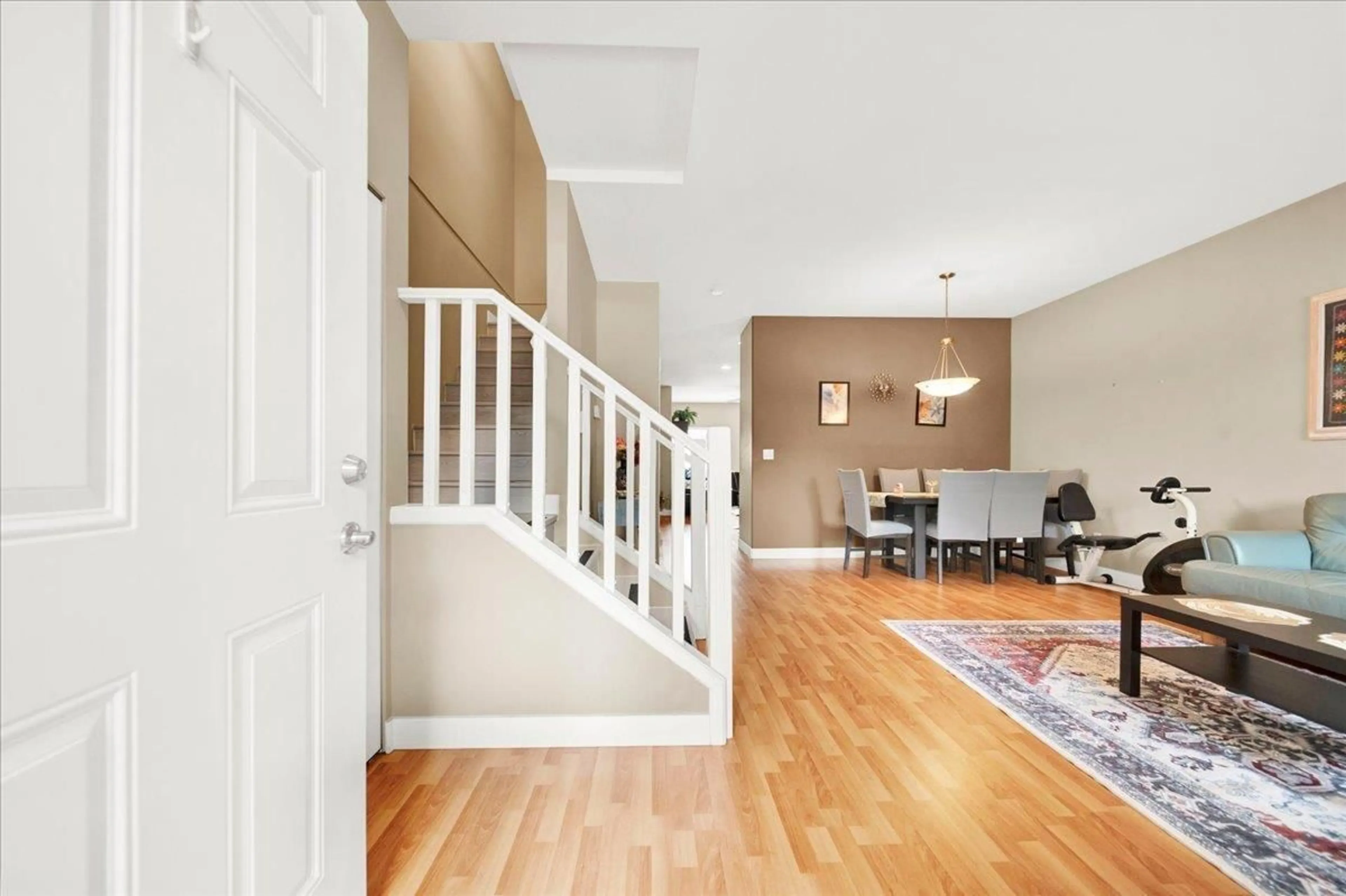 Indoor entryway for 16628 60 AVENUE, Surrey British Columbia V3S1S9
