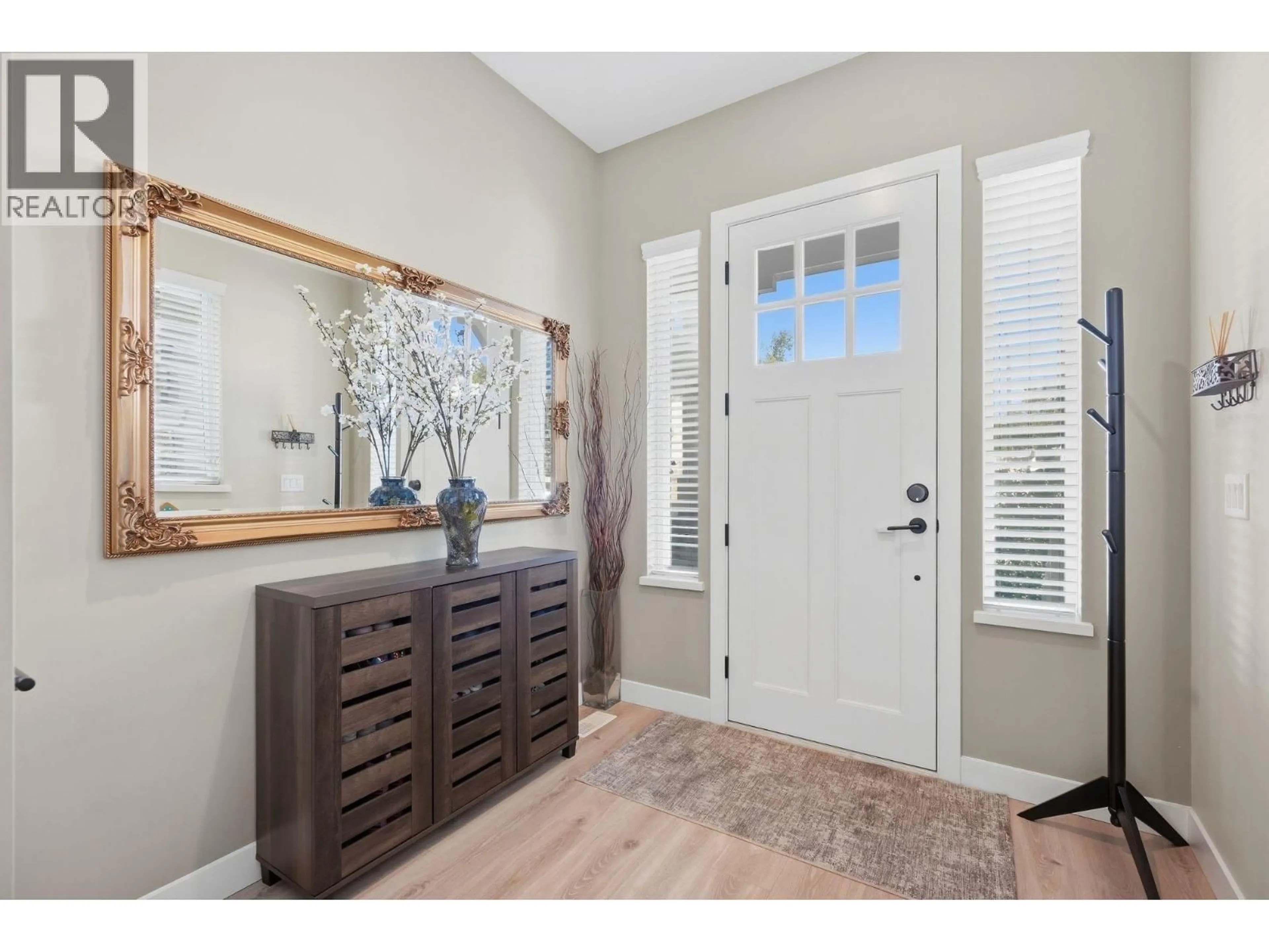 Indoor entryway for 23158 112B AVENUE, Maple Ridge British Columbia V2X4K6