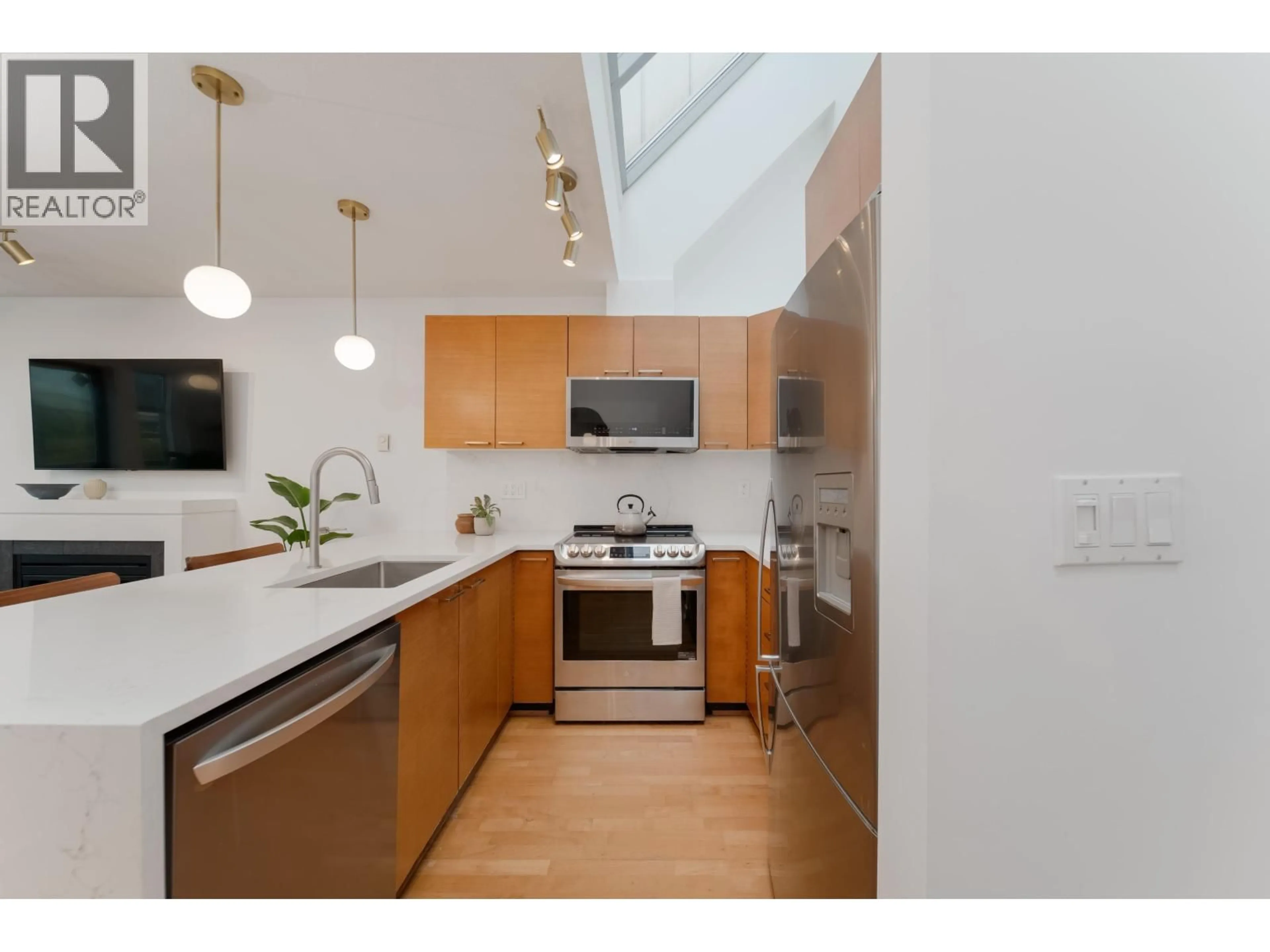 Unknown for 9 - 1250 6TH AVENUE, Vancouver British Columbia V6H1A5